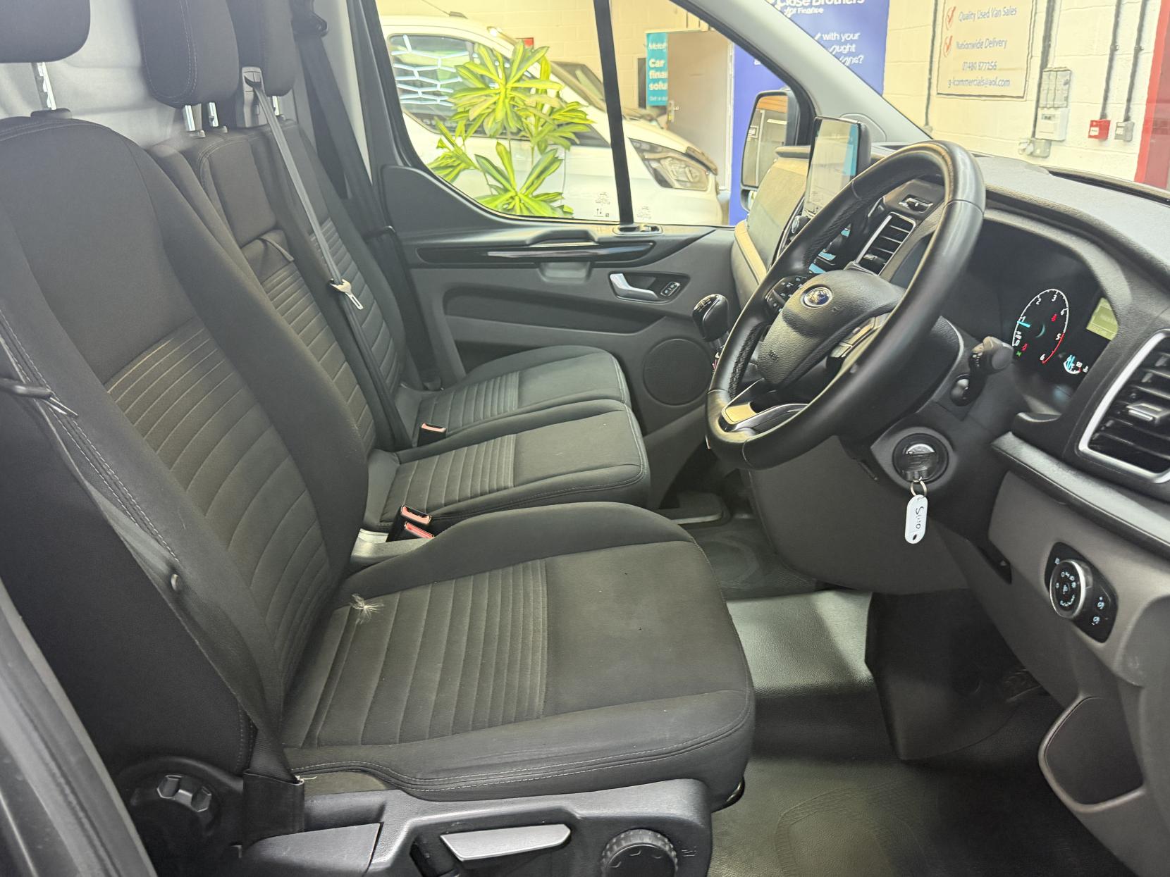 2023 Ford Transit Custom 2.0 300 EcoBlue Limited Panel Van 5dr Diesel Manual L2 H1 Euro 6 (s/s) (130 ps) - Thumbnail 22