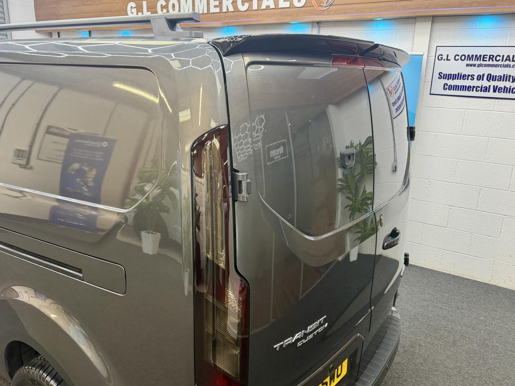 2023 Ford Transit Custom 2.0 300 EcoBlue Limited Panel Van 5dr Diesel Manual L2 H1 Euro 6 (s/s) (130 ps) - Thumbnail 11