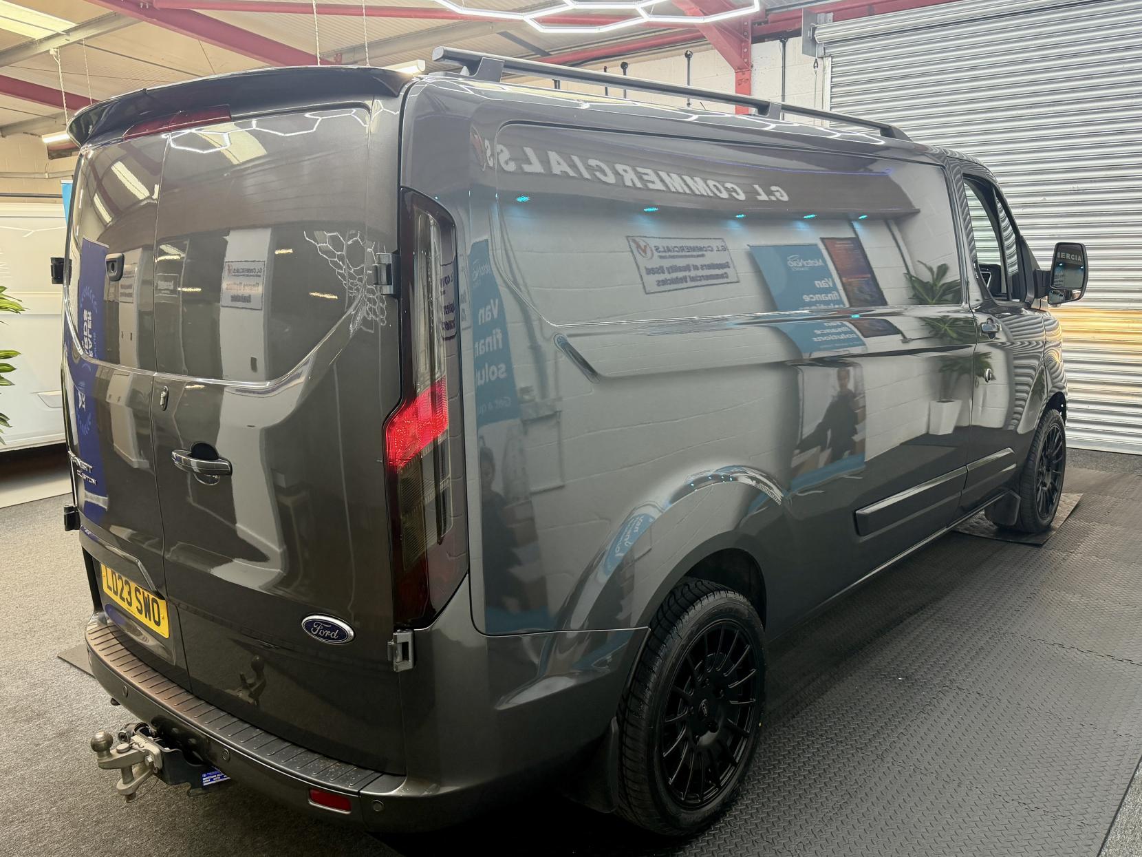 2023 Ford Transit Custom 2.0 300 EcoBlue Limited Panel Van 5dr Diesel Manual L2 H1 Euro 6 (s/s) (130 ps) - Thumbnail 3