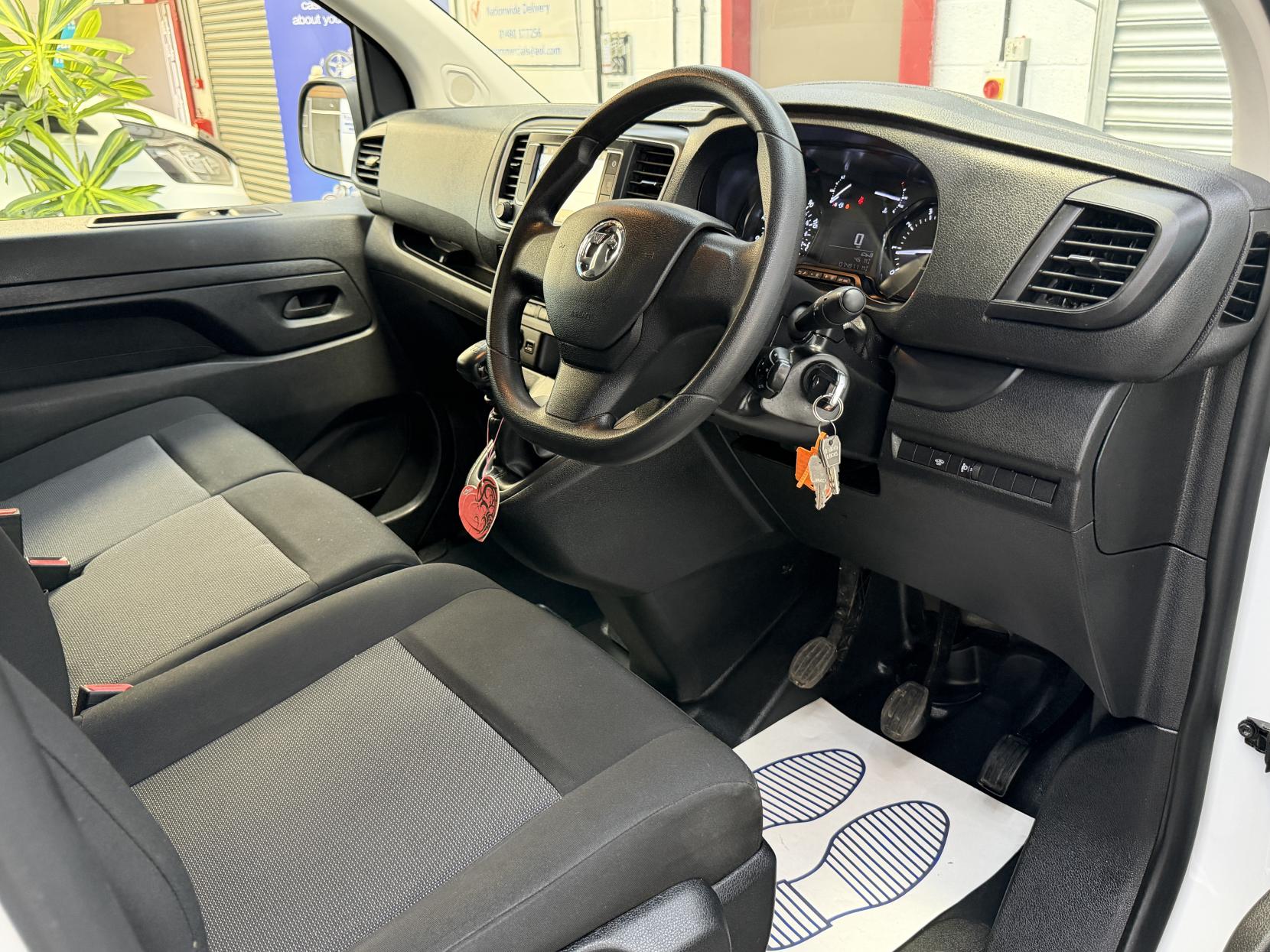 2024 Vauxhall Vivaro 1.5 Turbo D 2900 Pro Panel Van 6dr Diesel Manual L2 H1 Euro 6 (s/s) (100 ps) - Thumbnail 17