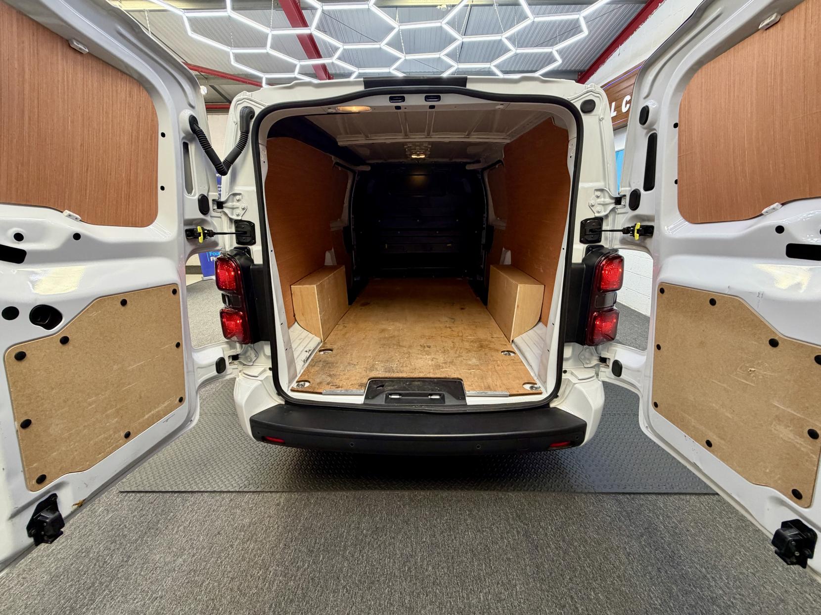 2024 Vauxhall Vivaro 1.5 Turbo D 2900 Pro Panel Van 6dr Diesel Manual L2 H1 Euro 6 (s/s) (100 ps) - Thumbnail 12