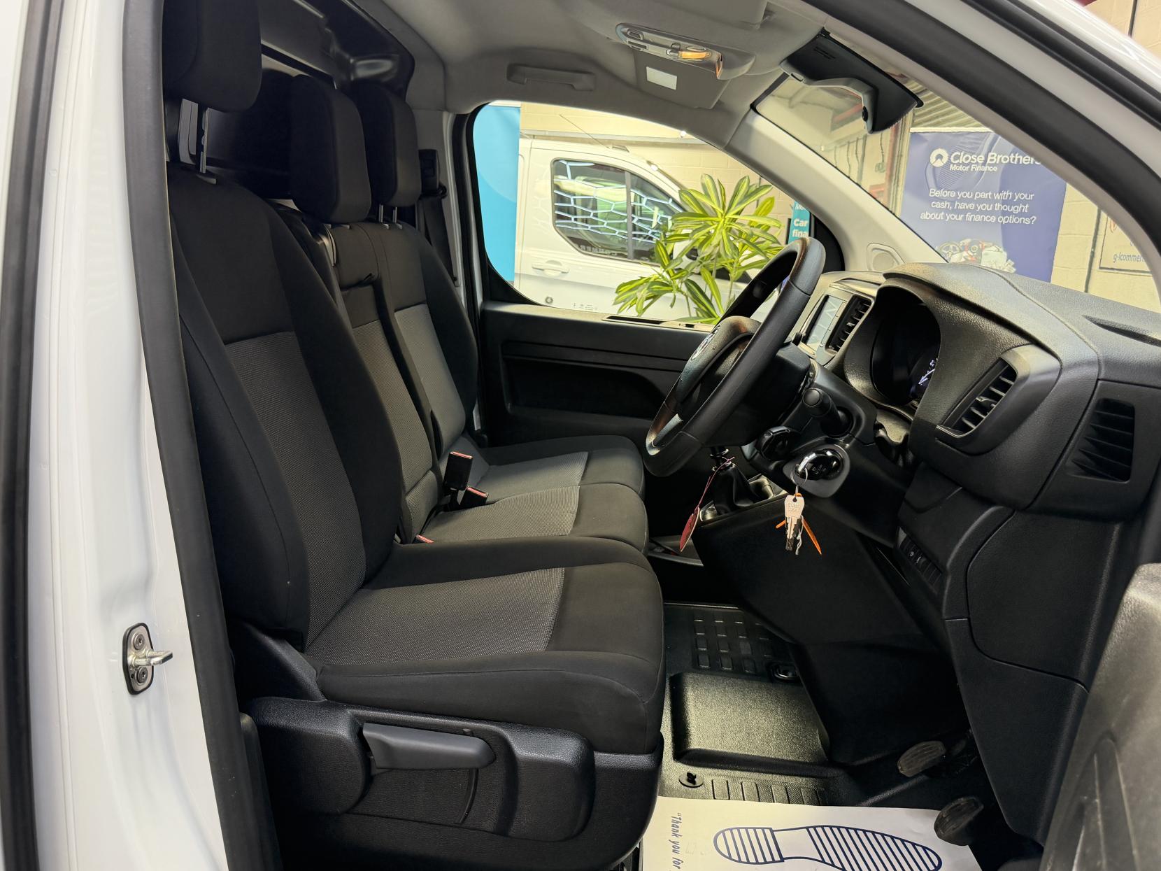2024 Vauxhall Vivaro 1.5 Turbo D 2900 Pro Panel Van 6dr Diesel Manual L2 H1 Euro 6 (s/s) (100 ps) - Thumbnail 13