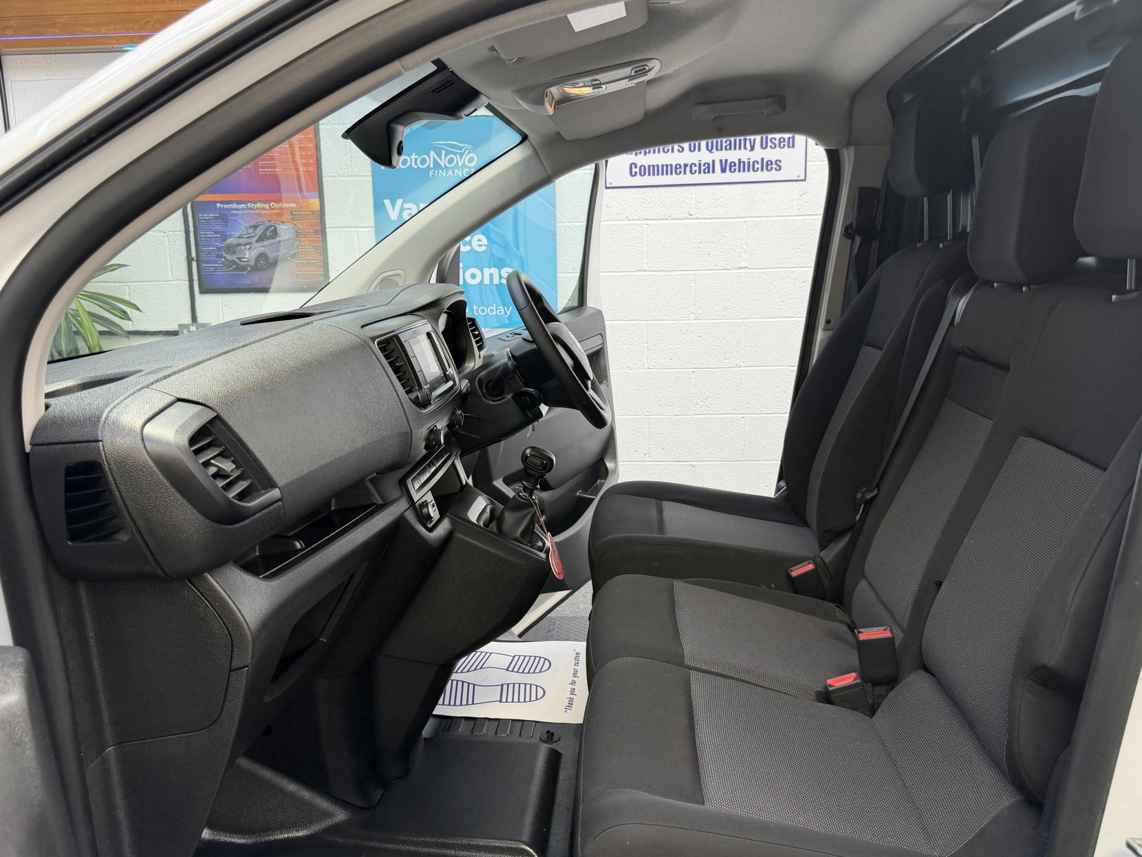 2024 Vauxhall Vivaro 1.5 Turbo D 2900 Pro Panel Van 6dr Diesel Manual L2 H1 Euro 6 (s/s) (100 ps) - Thumbnail 14