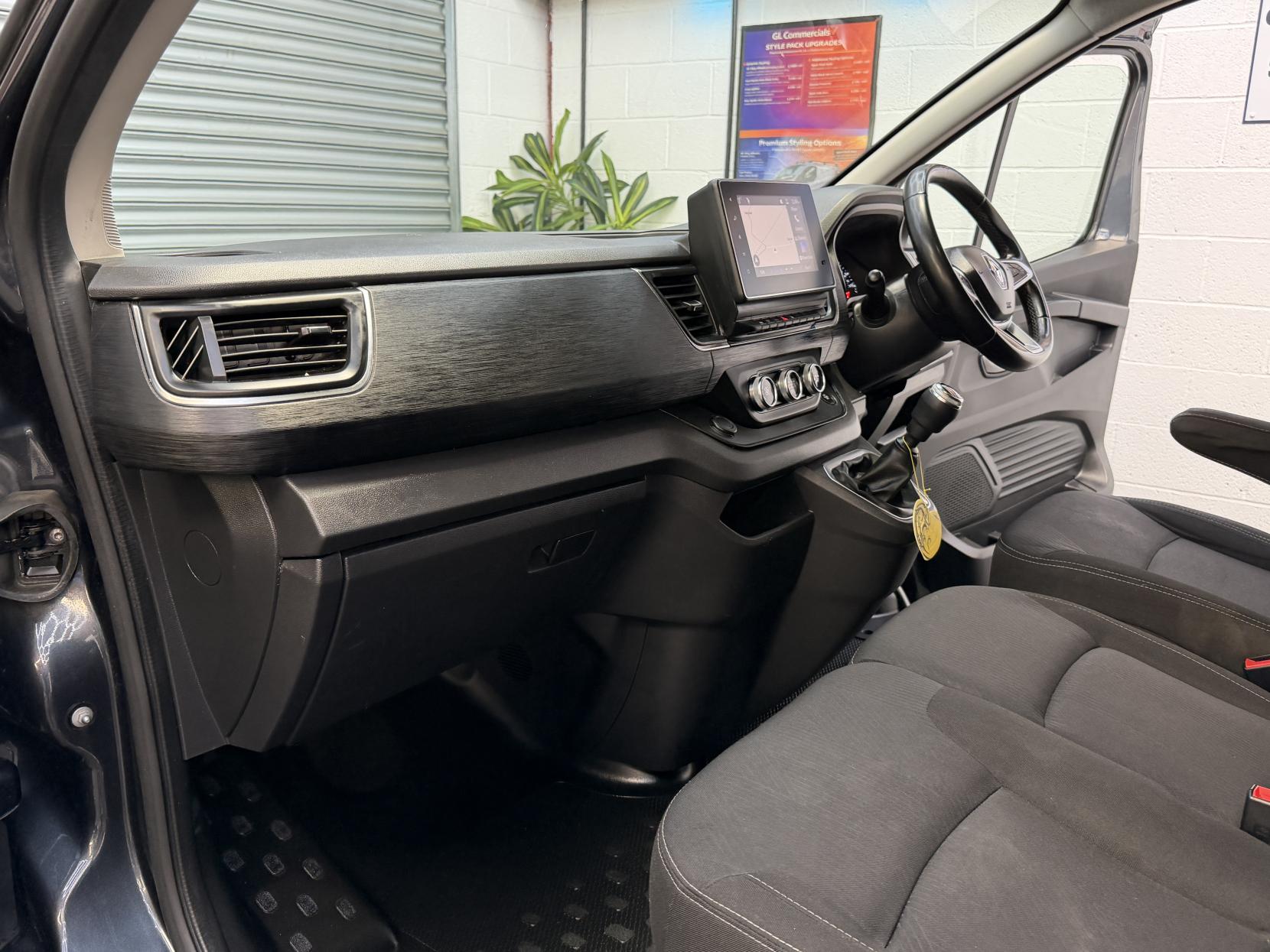 2023 Renault Trafic 2.0 dCi Blue LL30 Sport+ Panel Van 5dr Diesel Manual L2 H1 Euro 6 (s/s) (150 ps) - Thumbnail 16