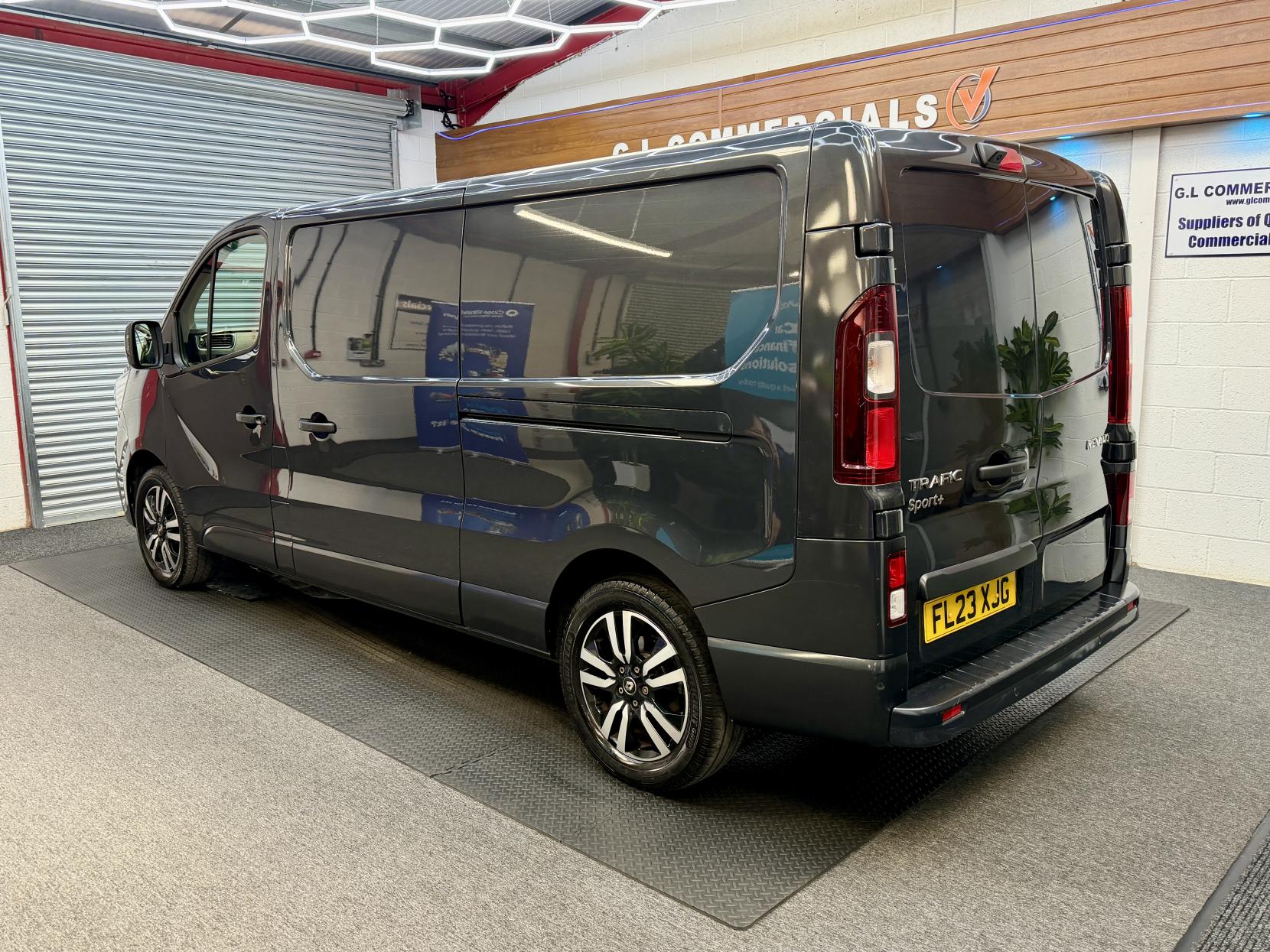 2023 Renault Trafic 2.0 dCi Blue LL30 Sport+ Panel Van 5dr Diesel Manual L2 H1 Euro 6 (s/s) (150 ps) - Thumbnail 4