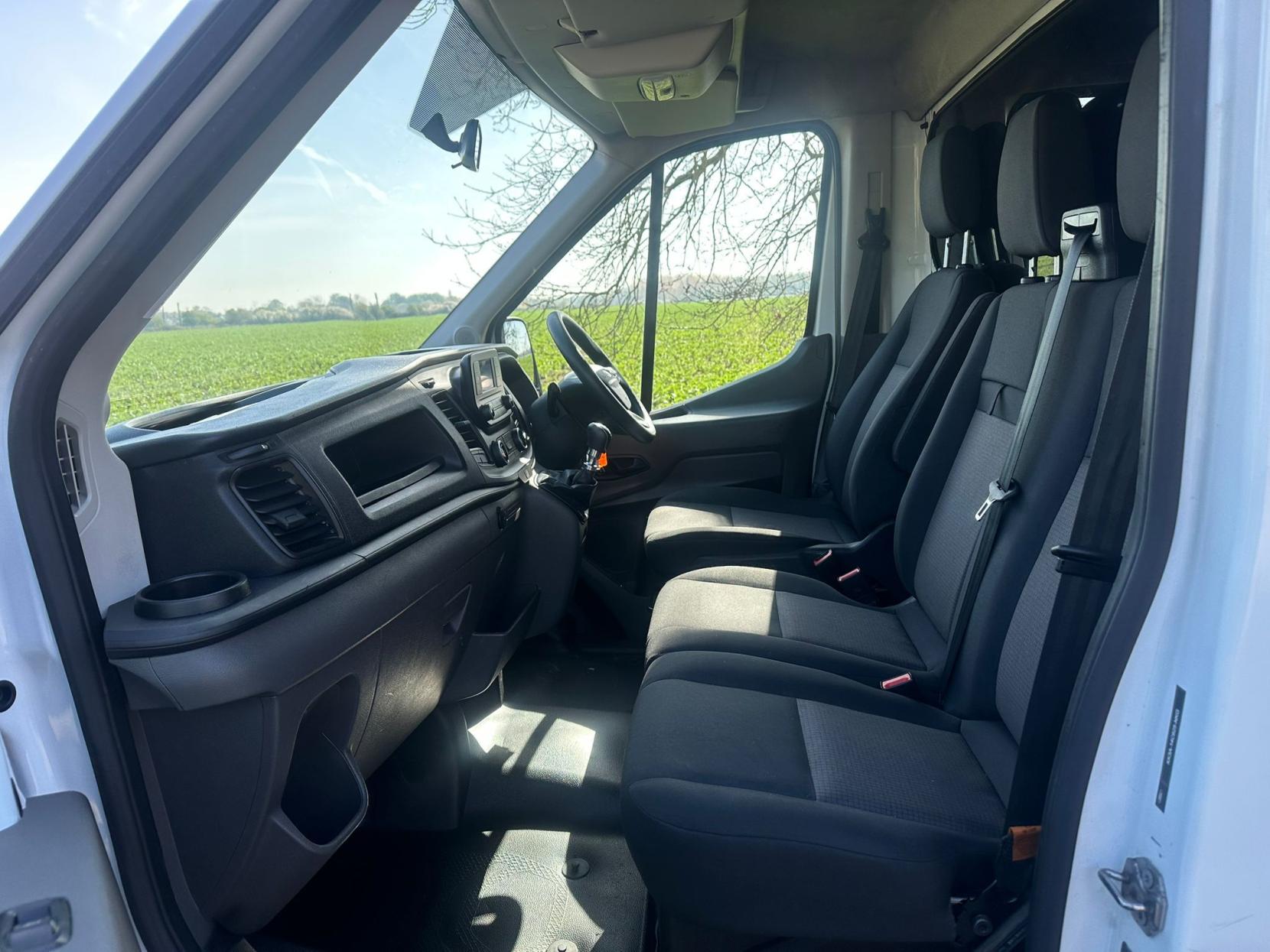 2023 Ford Transit 2.0 350 EcoBlue Leader Luton 3dr Diesel Manual RWD L4 Euro 6 (s/s) (130 ps) - Thumbnail 21