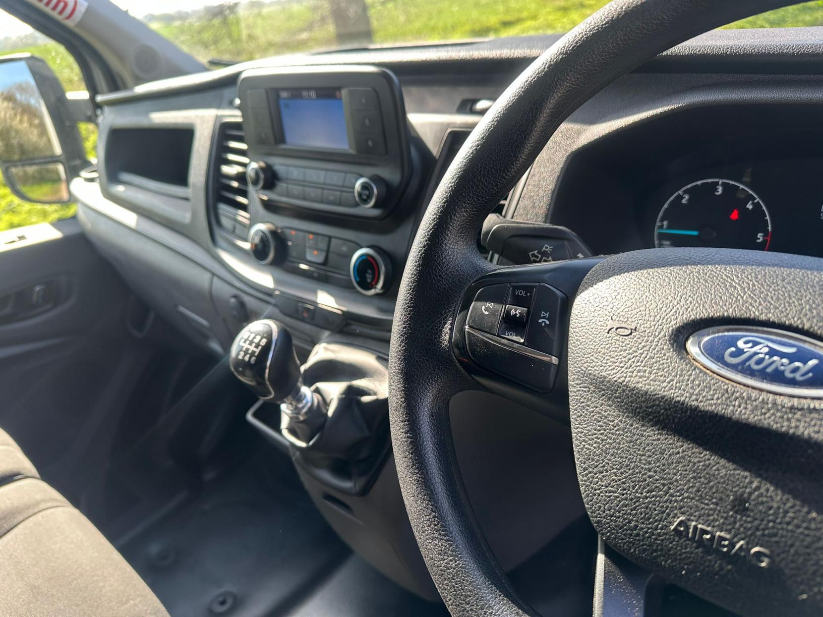 2023 Ford Transit 2.0 350 EcoBlue Leader Luton 3dr Diesel Manual RWD L4 Euro 6 (s/s) (130 ps) - Thumbnail 20