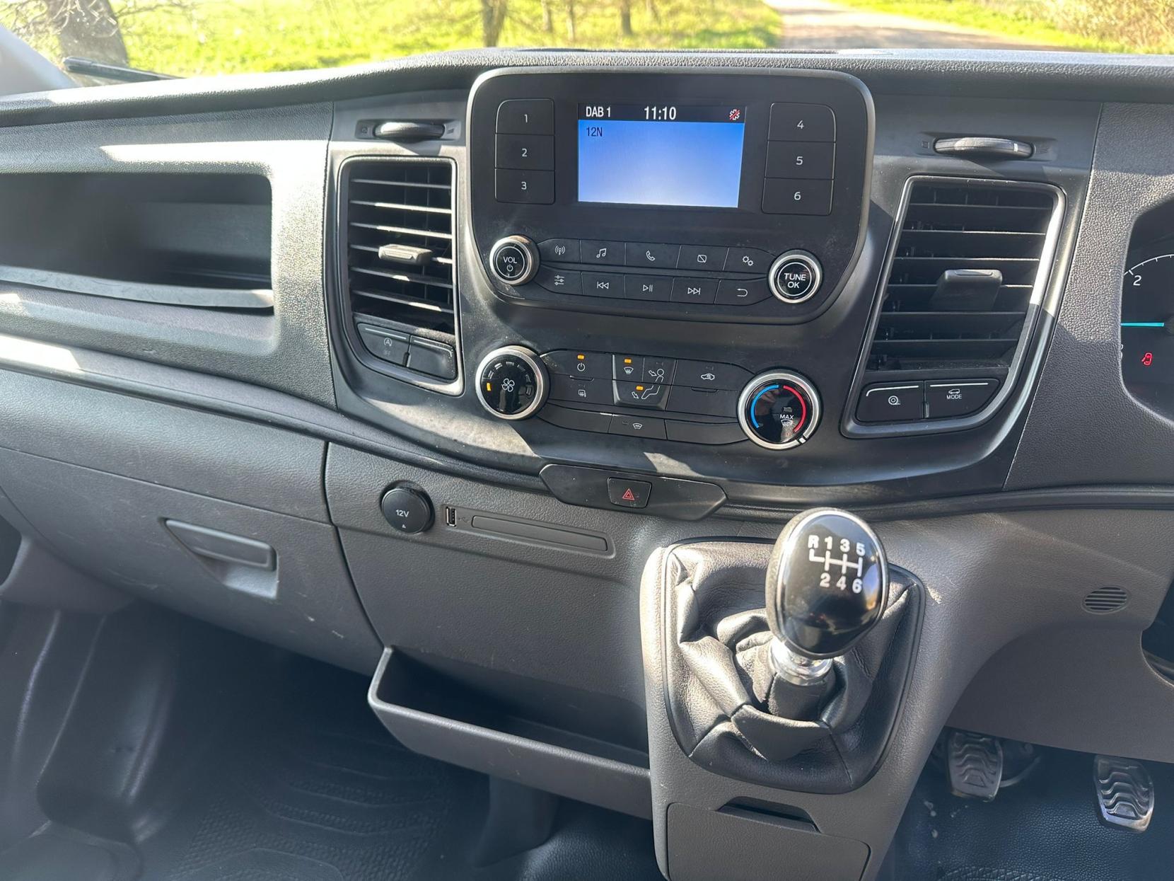 2023 Ford Transit 2.0 350 EcoBlue Leader Luton 3dr Diesel Manual RWD L4 Euro 6 (s/s) (130 ps) - Thumbnail 19