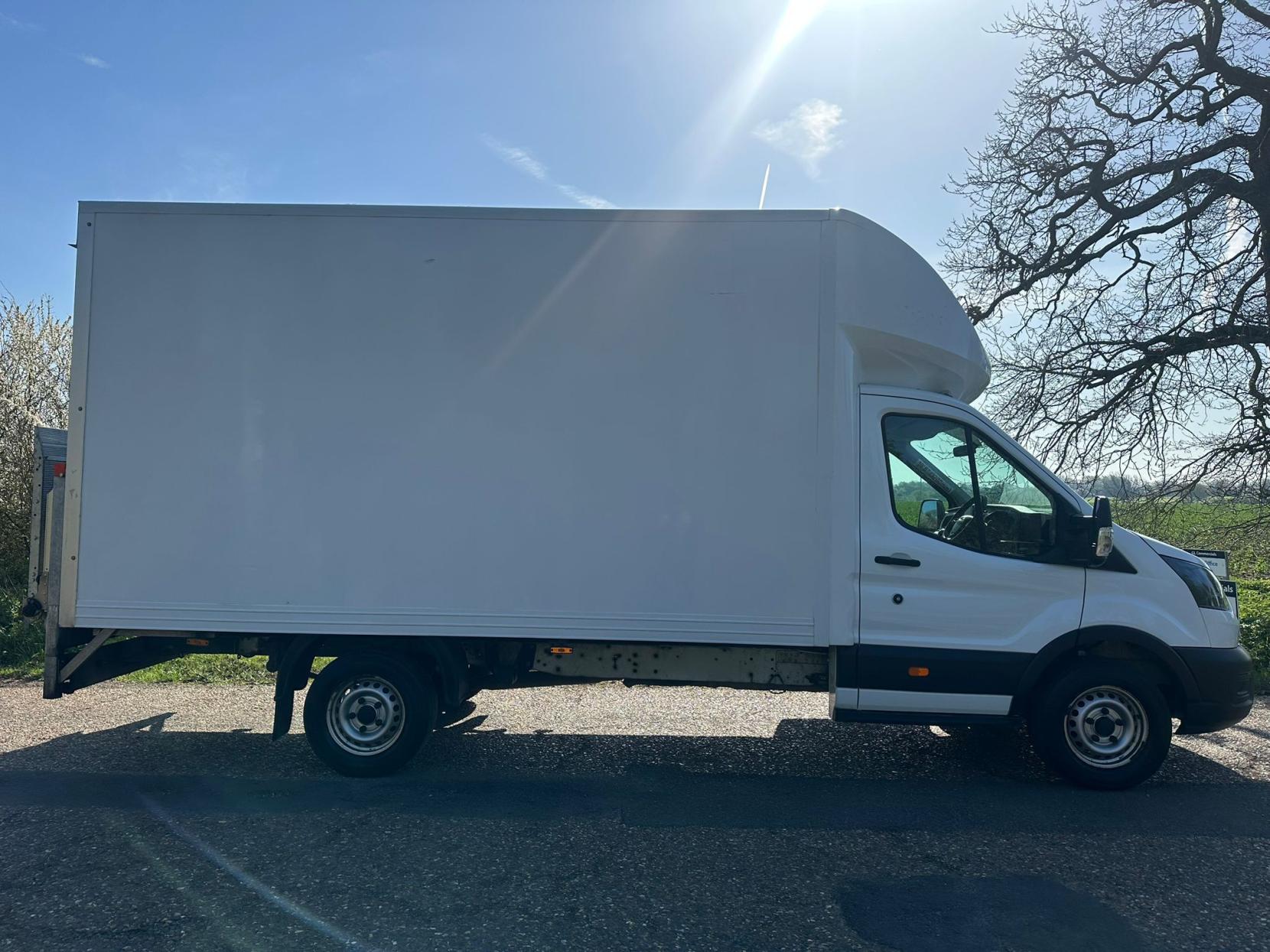 2023 Ford Transit 2.0 350 EcoBlue Leader Luton 3dr Diesel Manual RWD L4 Euro 6 (s/s) (130 ps) - Thumbnail 15