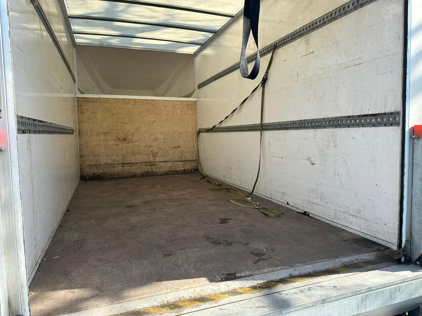 2023 Ford Transit 2.0 350 EcoBlue Leader Luton 3dr Diesel Manual RWD L4 Euro 6 (s/s) (130 ps) - Thumbnail 9
