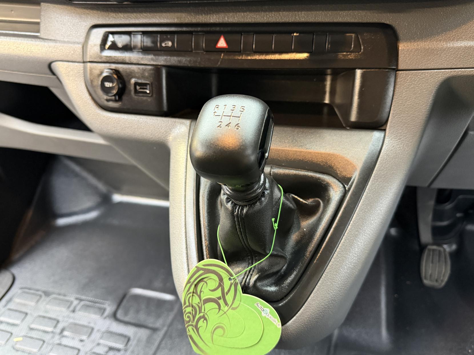 2022 Vauxhall Vivaro 1.5 Turbo D 2900 Dynamic Panel Van 6dr Diesel Manual L2 H1 Euro 6 (s/s) (100 ps) - Thumbnail 12