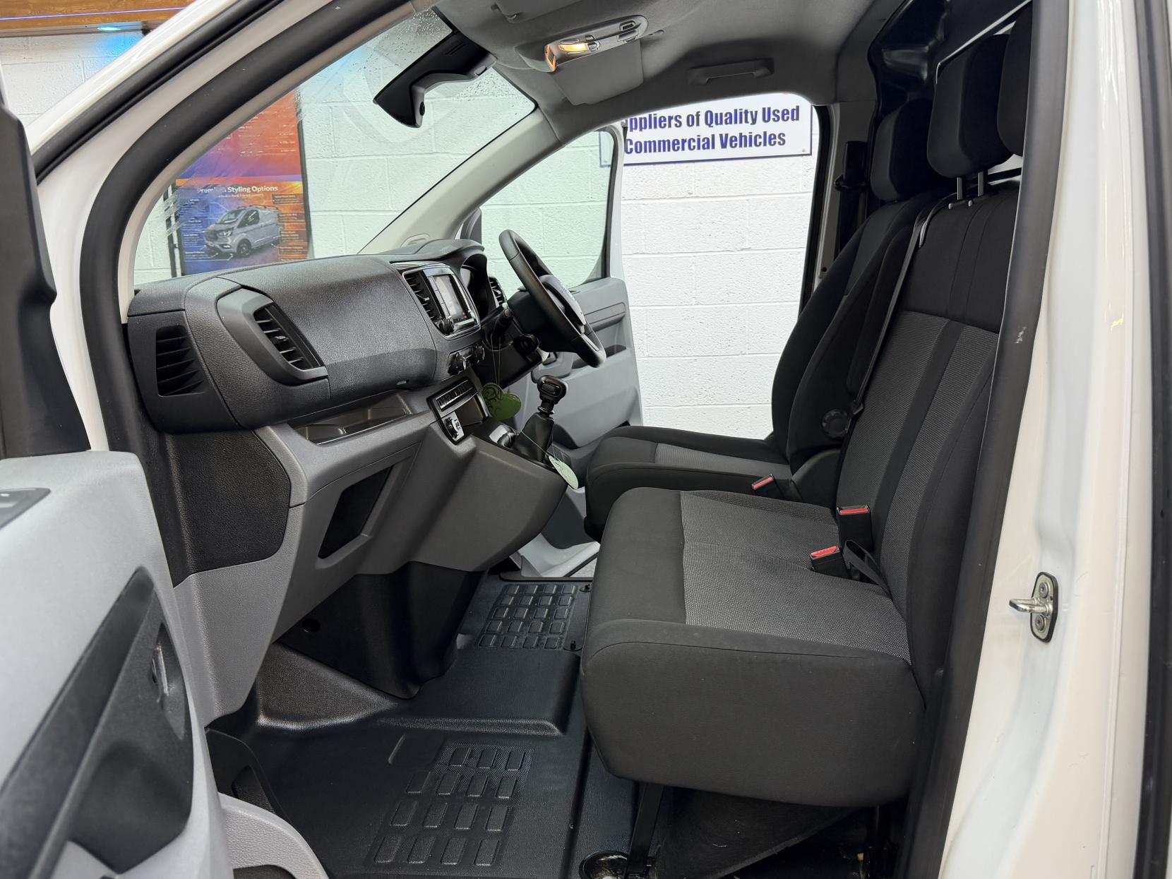 2022 Vauxhall Vivaro 1.5 Turbo D 2900 Dynamic Panel Van 6dr Diesel Manual L2 H1 Euro 6 (s/s) (100 ps) - Thumbnail 9