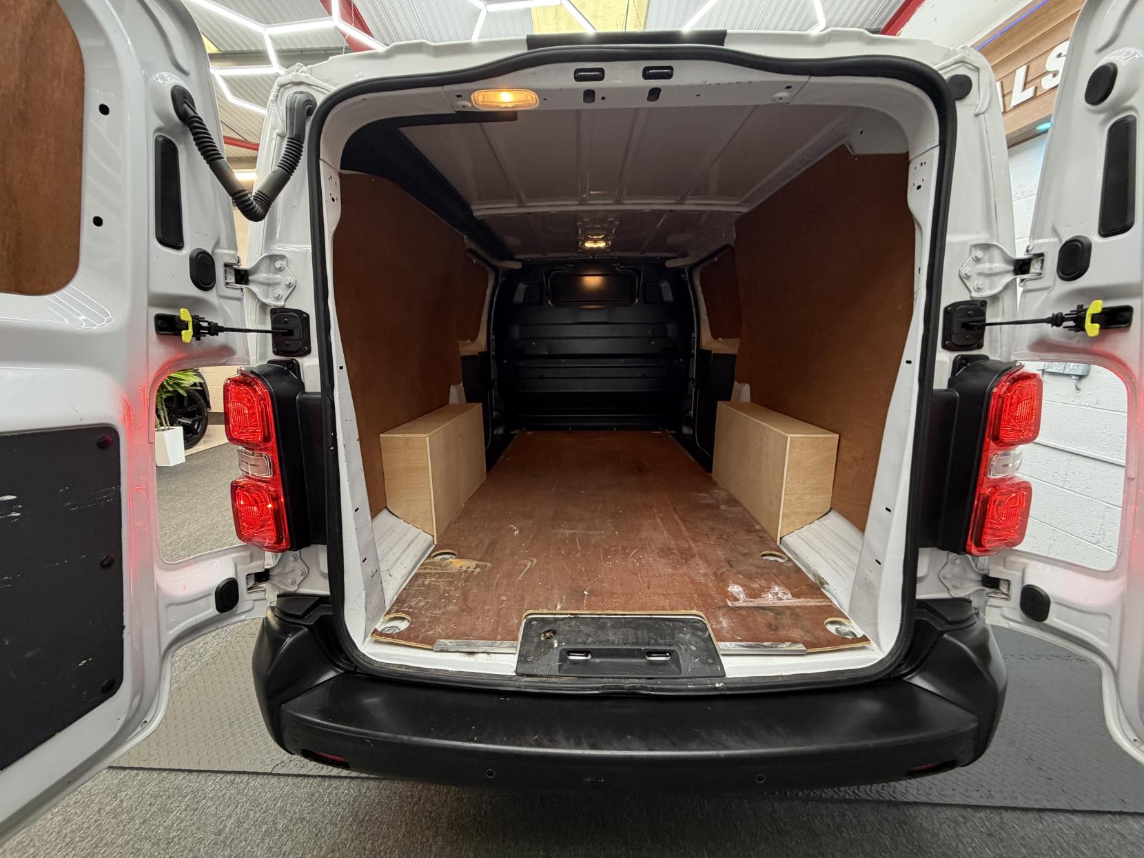 2022 Vauxhall Vivaro 1.5 Turbo D 2900 Dynamic Panel Van 6dr Diesel Manual L2 H1 Euro 6 (s/s) (100 ps) - Thumbnail 13