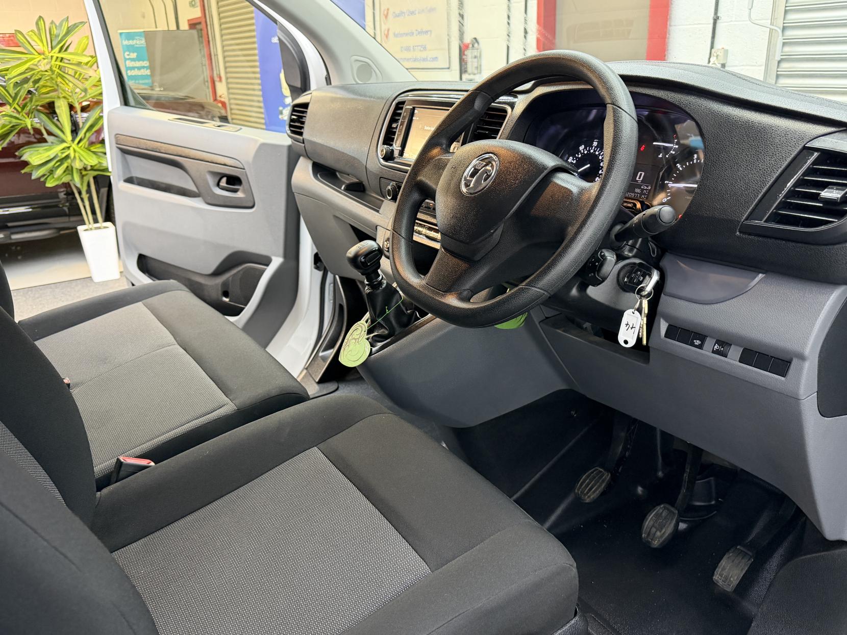 2022 Vauxhall Vivaro 1.5 Turbo D 2900 Dynamic Panel Van 6dr Diesel Manual L2 H1 Euro 6 (s/s) (100 ps) - Thumbnail 17