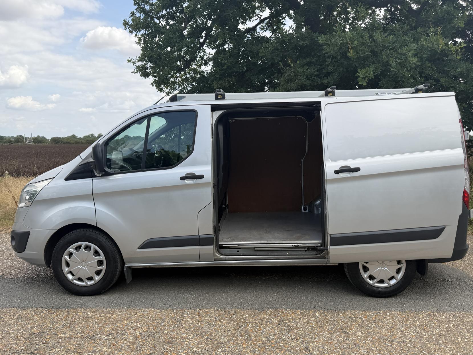 2016 Ford Transit Custom 2.2 TDCi 330 Trend Panel Van 5dr Diesel Manual L2 H1 (197 g/km, 123 bhp) - Thumbnail 3