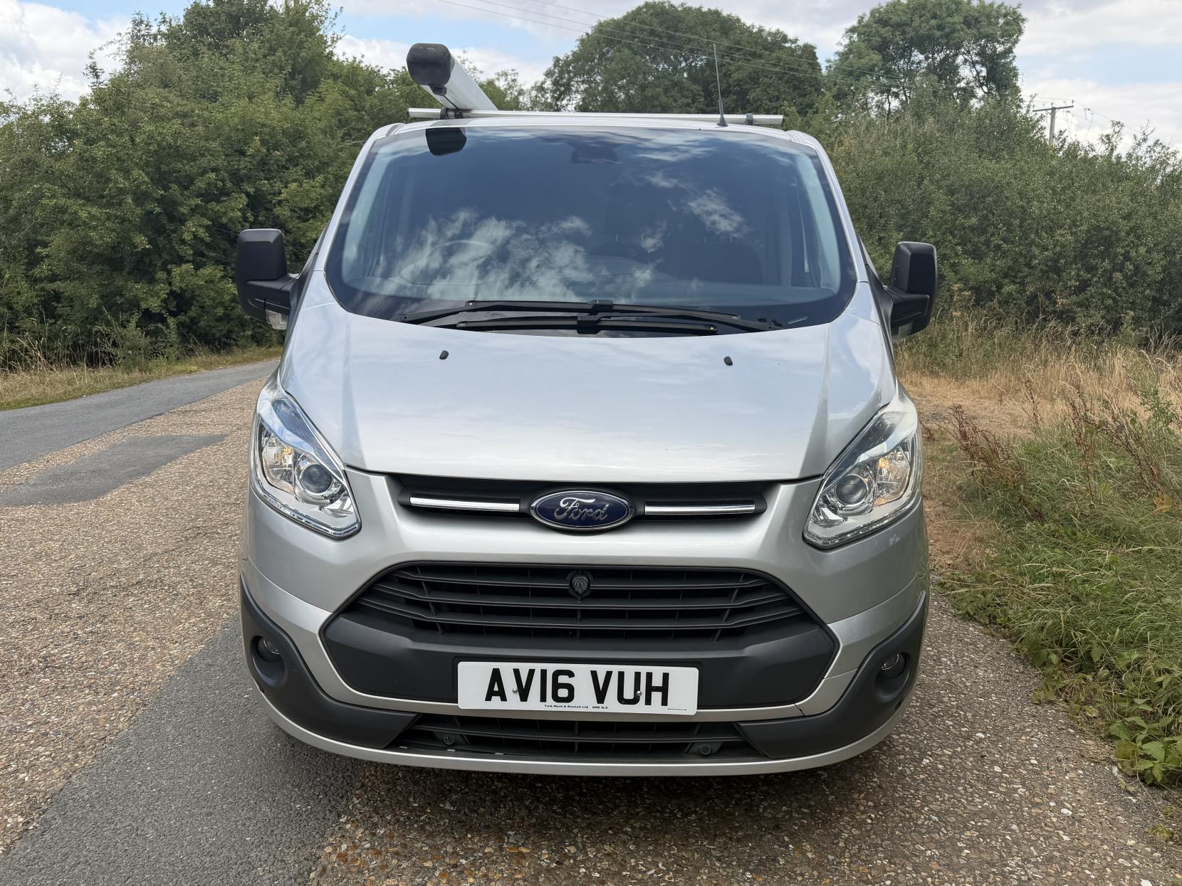 2016 Ford Transit Custom 2.2 TDCi 330 Trend Panel Van 5dr Diesel Manual L2 H1 (197 g/km, 123 bhp) - Thumbnail 9