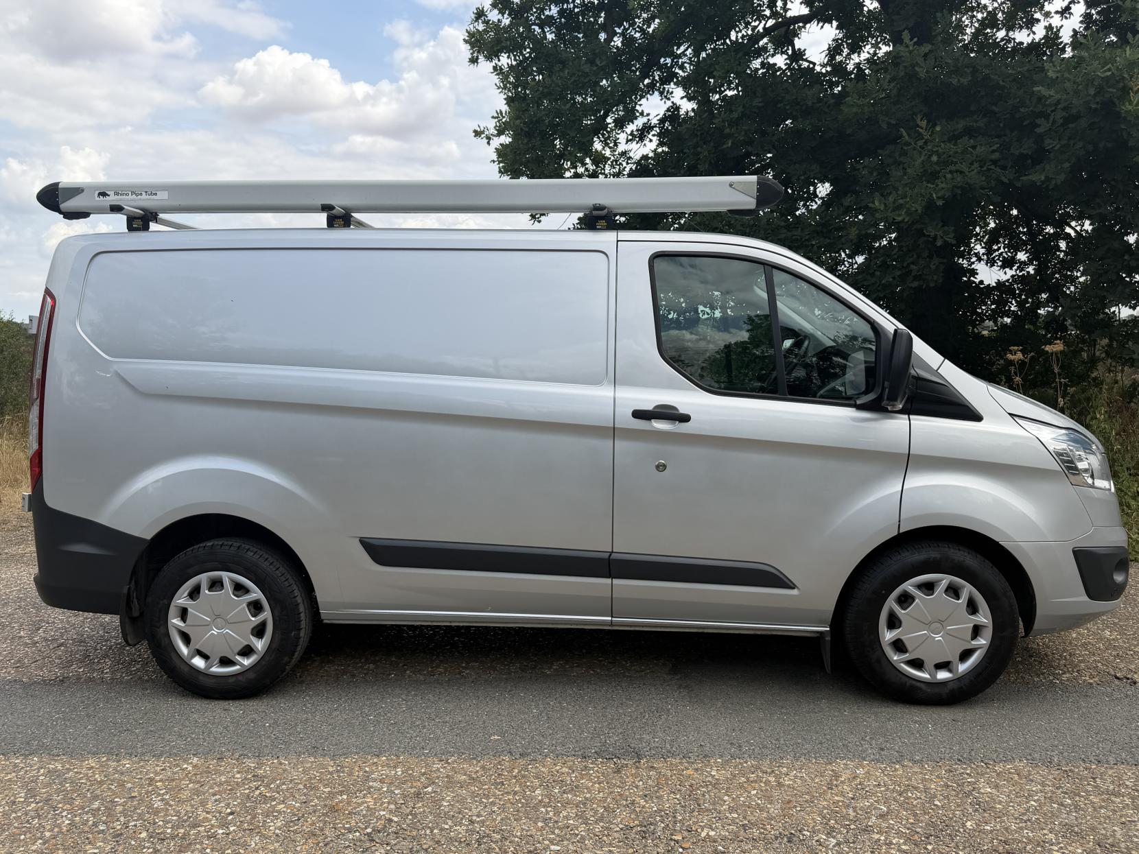 2016 Ford Transit Custom 2.2 TDCi 330 Trend Panel Van 5dr Diesel Manual L2 H1 (197 g/km, 123 bhp) - Thumbnail 5