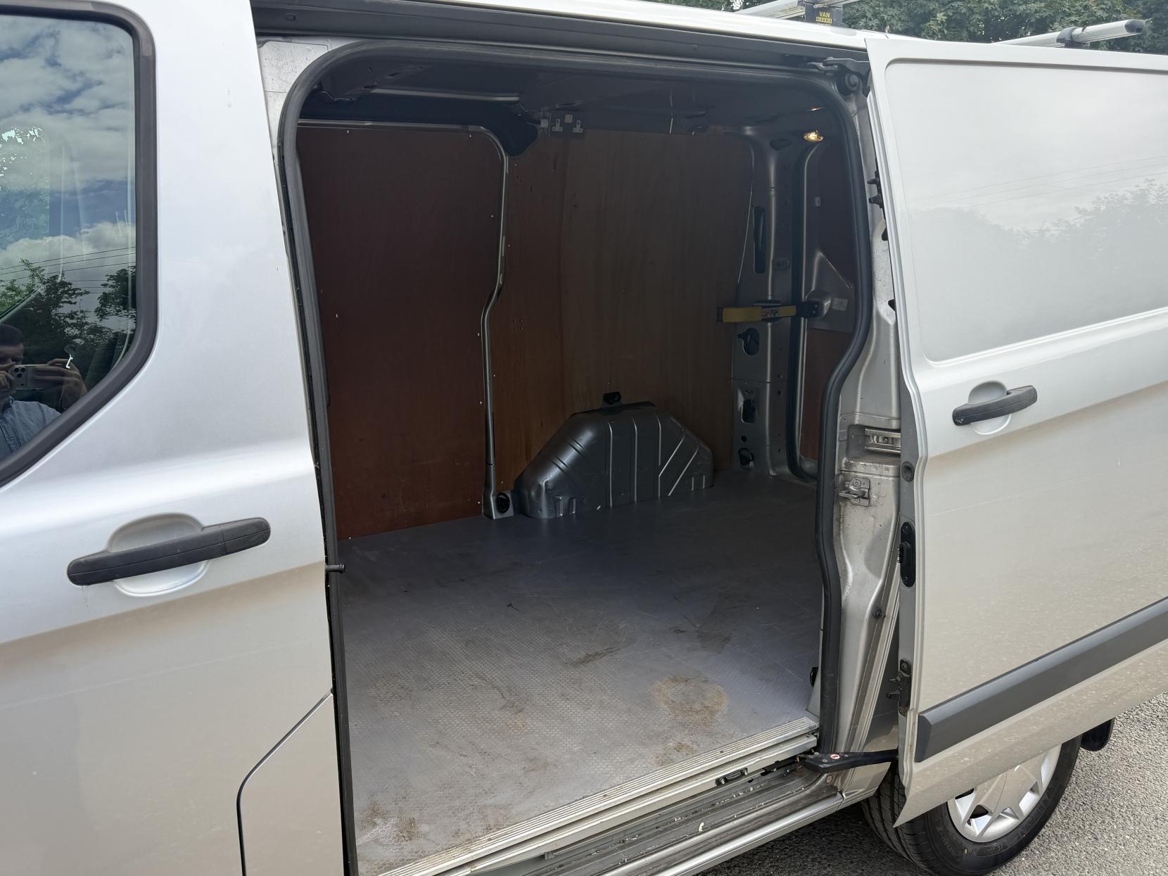 2016 Ford Transit Custom 2.2 TDCi 330 Trend Panel Van 5dr Diesel Manual L2 H1 (197 g/km, 123 bhp) - Thumbnail 13