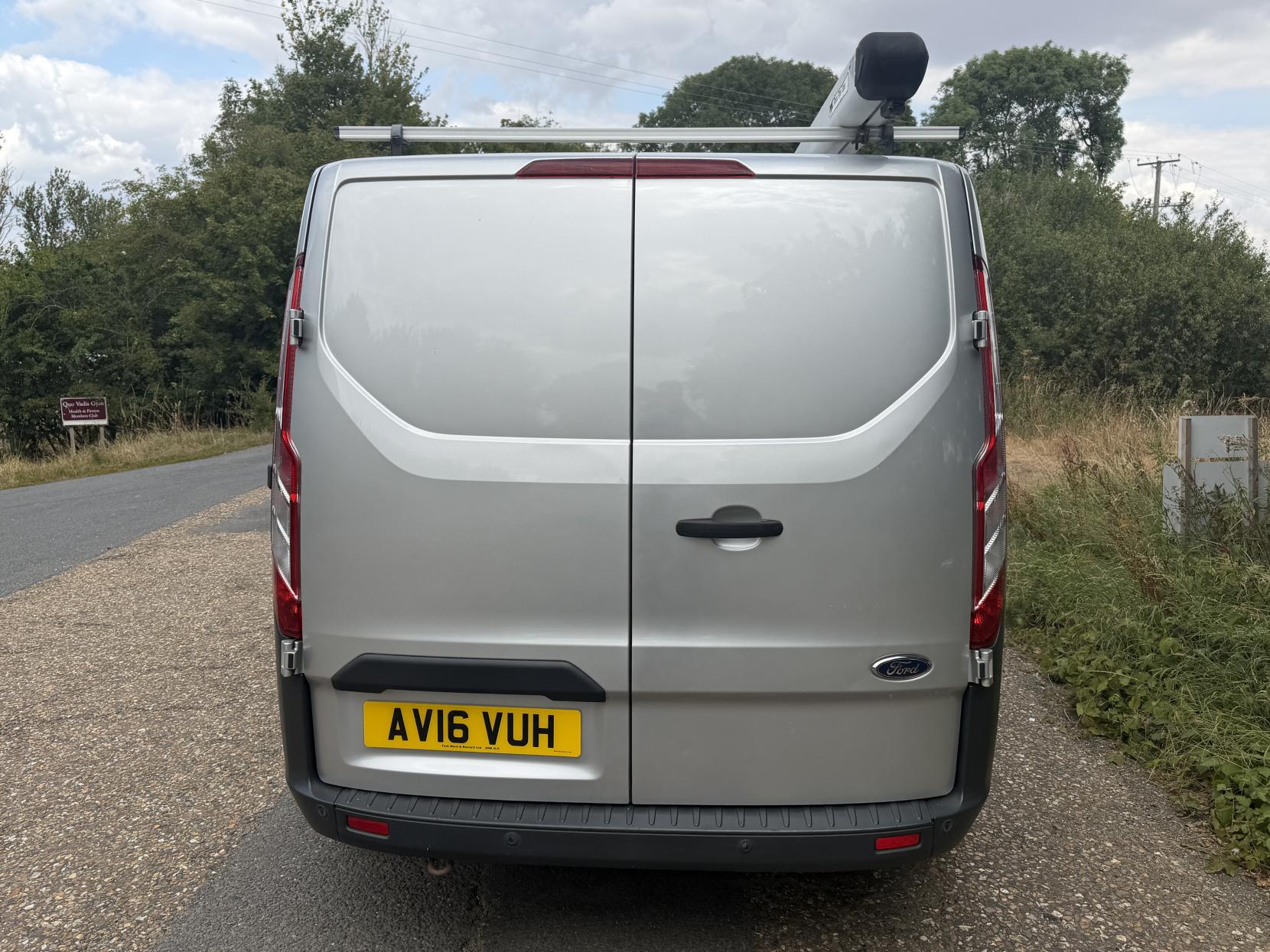 2016 Ford Transit Custom 2.2 TDCi 330 Trend Panel Van 5dr Diesel Manual L2 H1 (197 g/km, 123 bhp) - Thumbnail 10