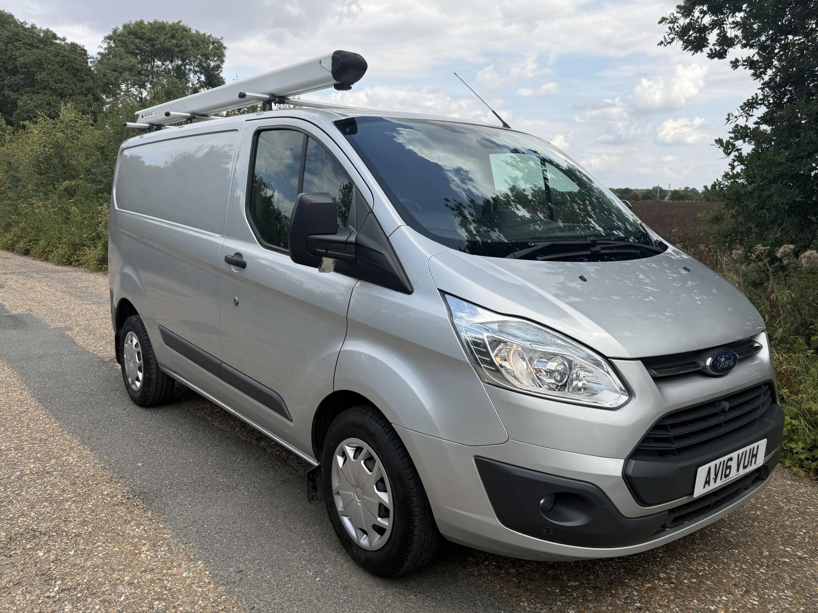 2016 Ford Transit Custom 2.2 TDCi 330 Trend Panel Van 5dr Diesel Manual L2 H1 (197 g/km, 123 bhp) - Thumbnail 2