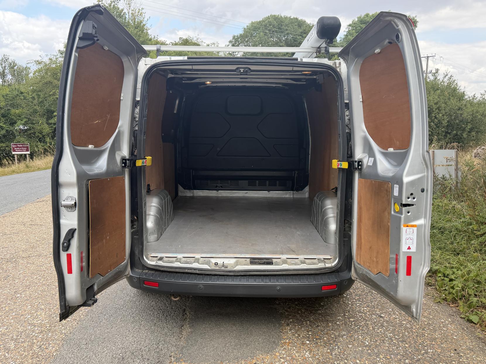 2016 Ford Transit Custom 2.2 TDCi 330 Trend Panel Van 5dr Diesel Manual L2 H1 (197 g/km, 123 bhp) - Thumbnail 12