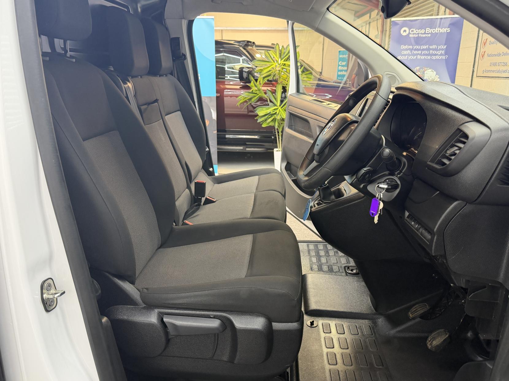 2024 Vauxhall Vivaro 1.5 Turbo D 2900 Pro Panel Van 6dr Diesel Manual L1 H1 Euro 6 (s/s) (100 ps) - Thumbnail 9