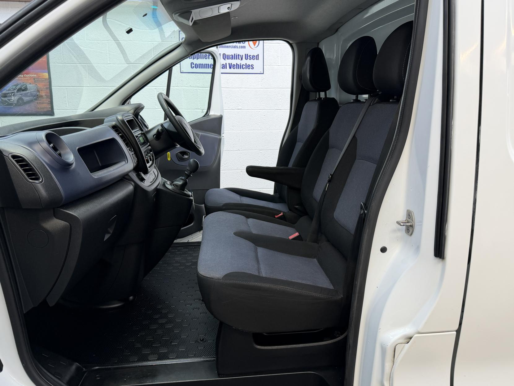 2015 Vauxhall Vivaro 1.6 CDTi 2900 Panel Van 5dr Diesel Manual L2 H1 Euro 5 (115 ps) - Thumbnail 12