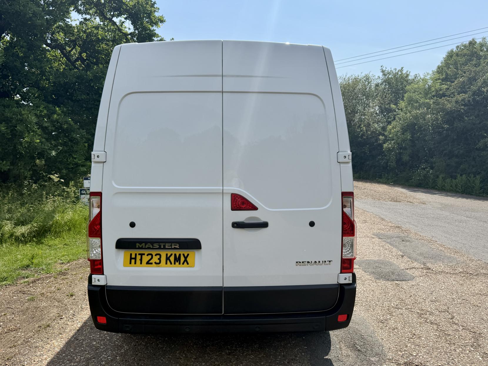 2023 Renault Master 2.3 dCi 35 Business+ Panel Van 4dr Diesel Manual FWD LWB Medium Roof Euro 6 (135 ps) - Thumbnail 8