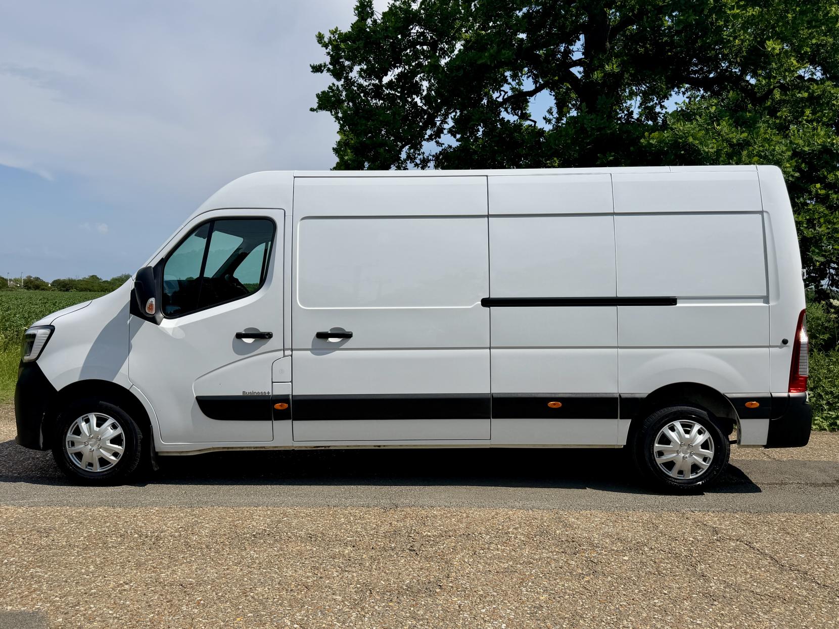 2023 Renault Master 2.3 dCi 35 Business+ Panel Van 4dr Diesel Manual FWD LWB Medium Roof Euro 6 (135 ps) - Thumbnail 5