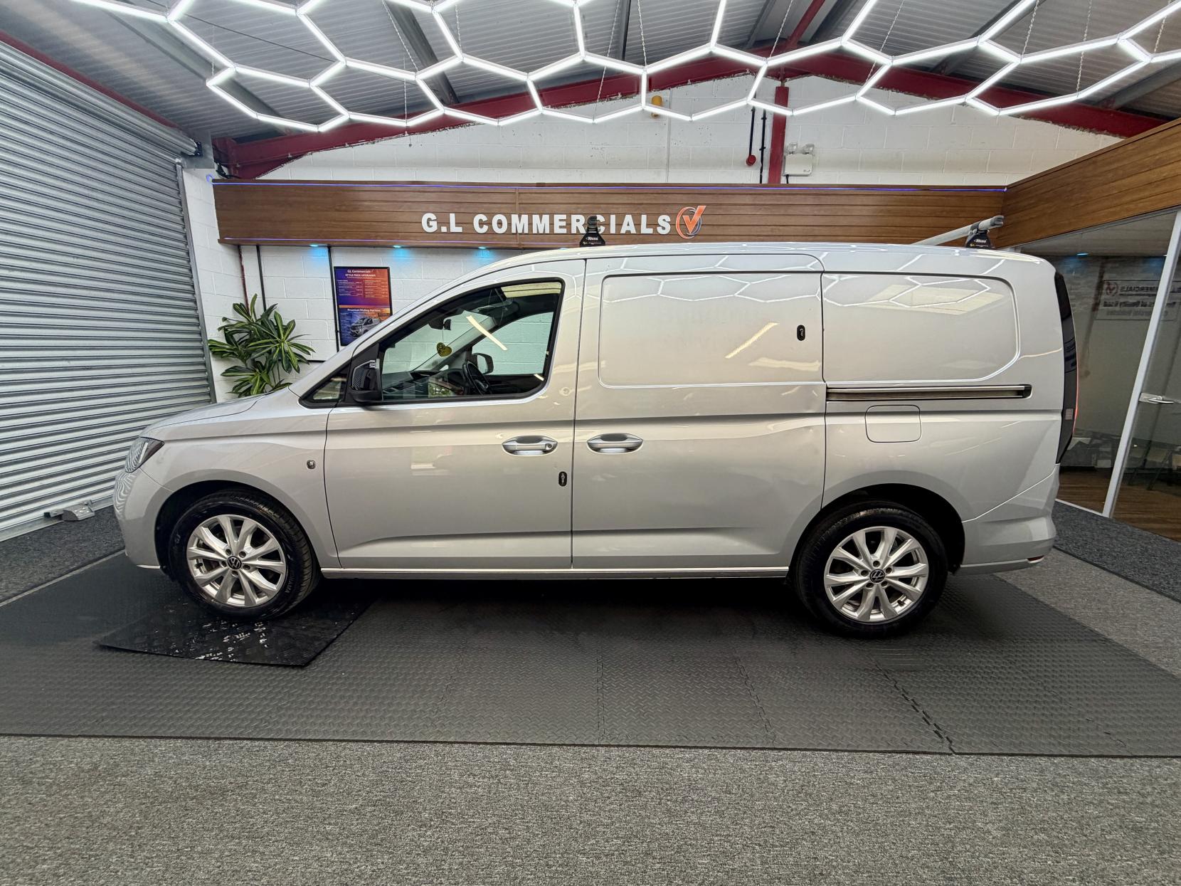 2021 Volkswagen Caddy Maxi 2.0 TDI C20 Commerce Pro Panel Van 6dr Diesel Manual LWB Euro 6 (s/s) (102 ps) - Thumbnail 2