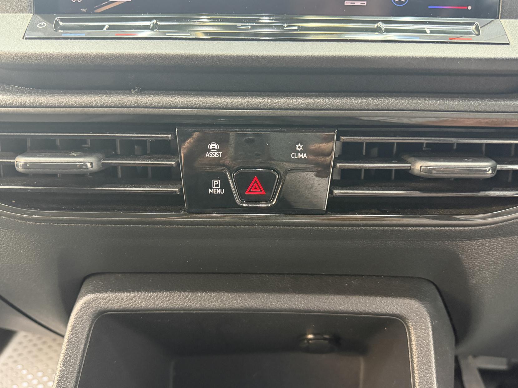 2021 Volkswagen Caddy Maxi 2.0 TDI C20 Commerce Pro Panel Van 6dr Diesel Manual LWB Euro 6 (s/s) (102 ps) - Thumbnail 14