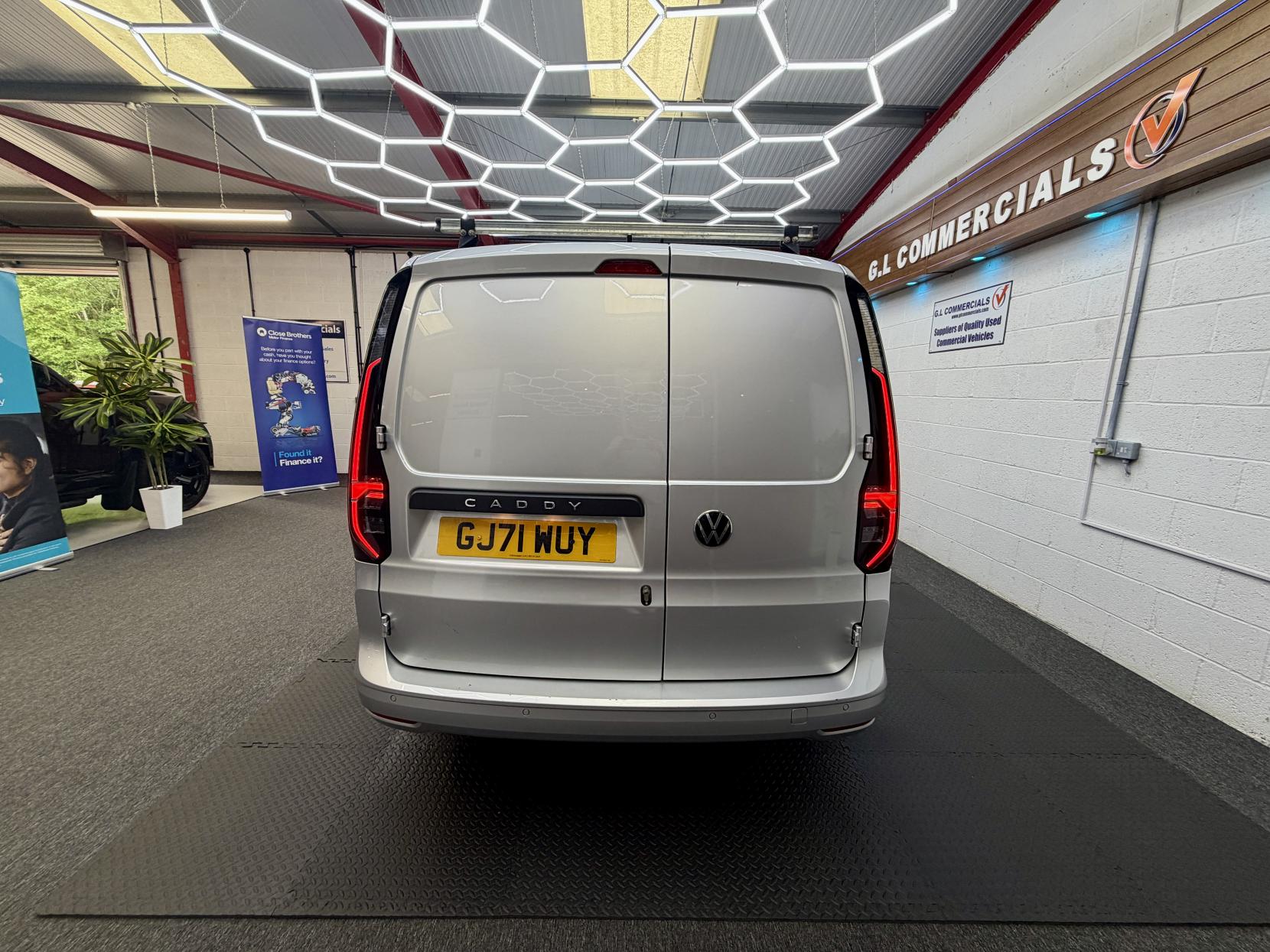 2021 Volkswagen Caddy Maxi 2.0 TDI C20 Commerce Pro Panel Van 6dr Diesel Manual LWB Euro 6 (s/s) (102 ps) - Thumbnail 6