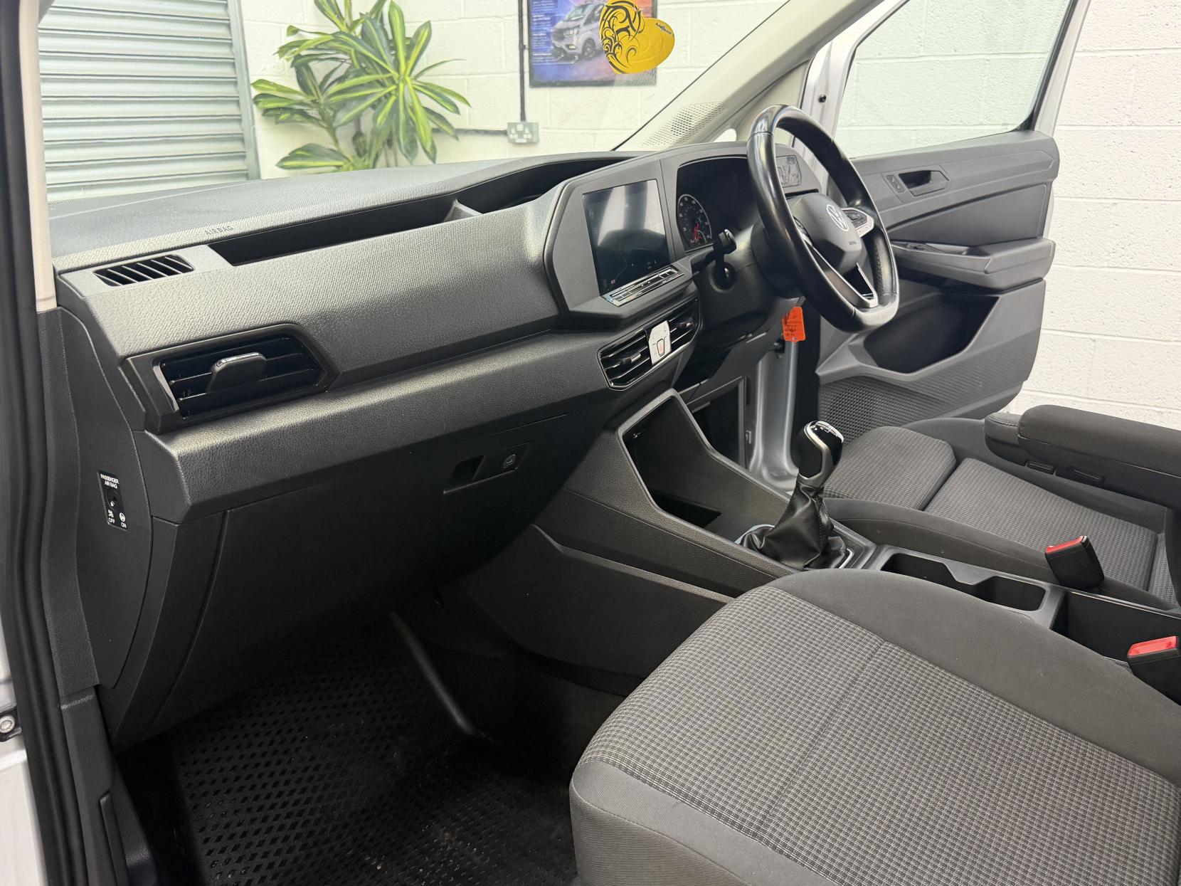 2021 Volkswagen Caddy Maxi 2.0 TDI C20 Commerce Pro Panel Van 6dr Diesel Manual LWB Euro 6 (s/s) (102 ps) - Thumbnail 13