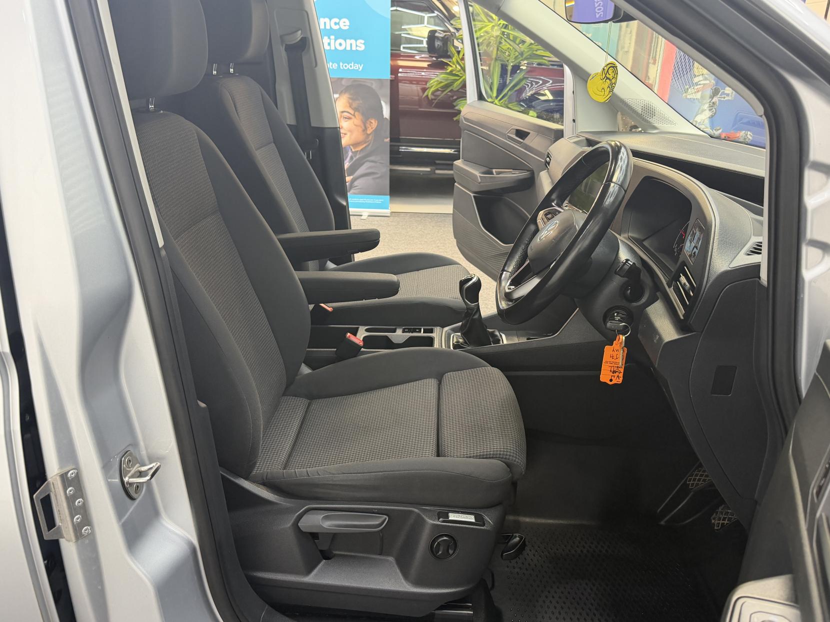 2021 Volkswagen Caddy Maxi 2.0 TDI C20 Commerce Pro Panel Van 6dr Diesel Manual LWB Euro 6 (s/s) (102 ps) - Thumbnail 10