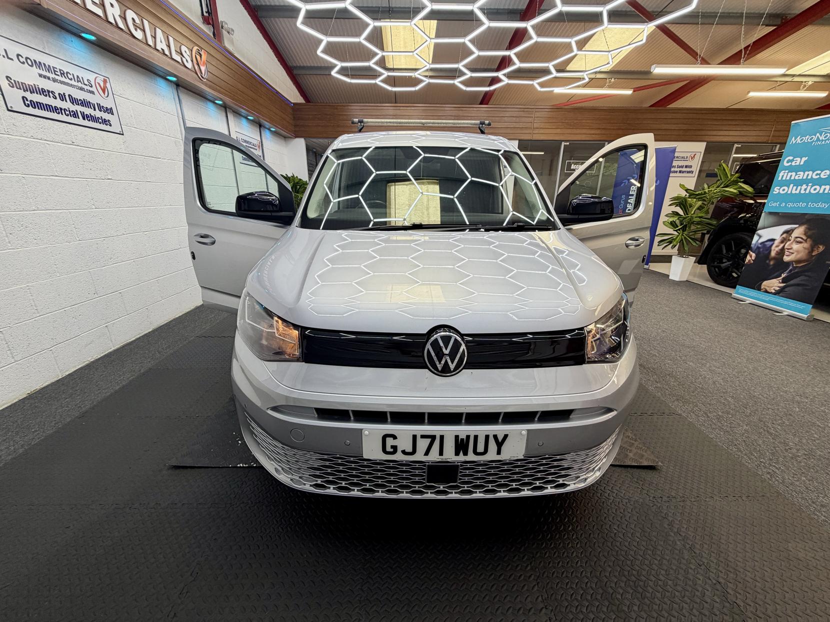2021 Volkswagen Caddy Maxi 2.0 TDI C20 Commerce Pro Panel Van 6dr Diesel Manual LWB Euro 6 (s/s) (102 ps) - Thumbnail 3
