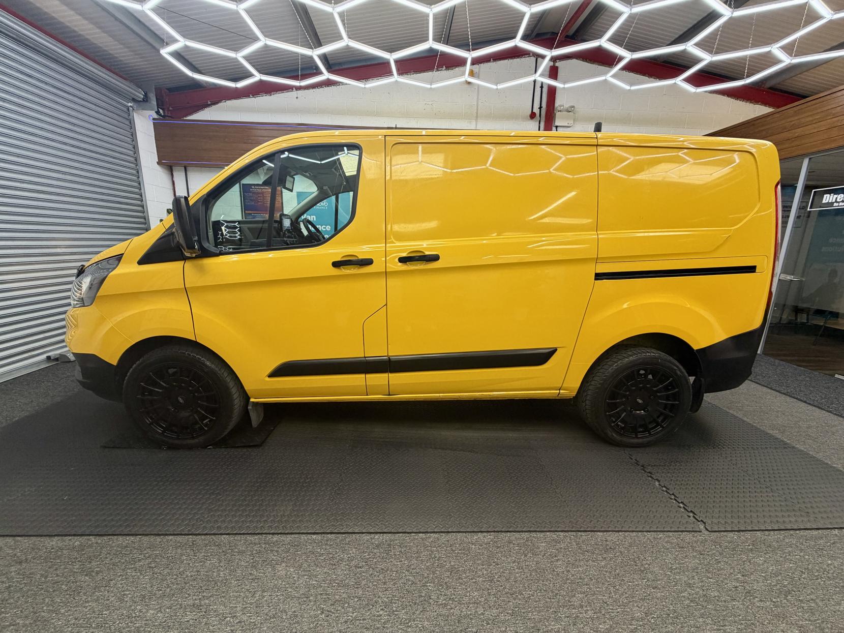 2022 Ford Transit Custom 2.0 340 EcoBlue Leader Panel Van 5dr Diesel Manual L1 H1 Euro 6 (s/s) (130 ps) - Thumbnail 3