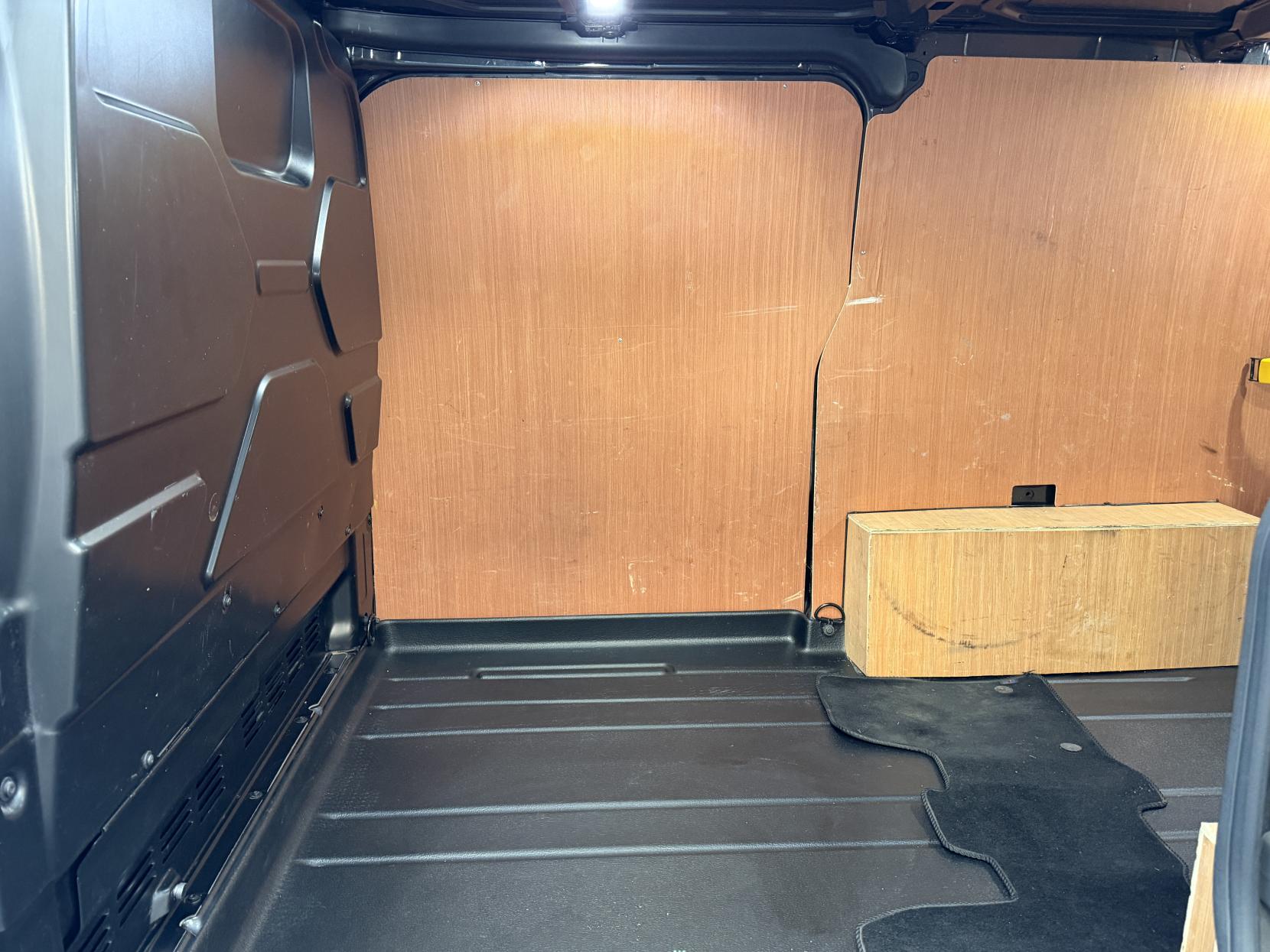 2021 Ford Transit Custom 2.0 280 EcoBlue Limited Panel Van 5dr Diesel Manual L1 H1 Euro 6 (s/s) (130 ps) - Thumbnail 18