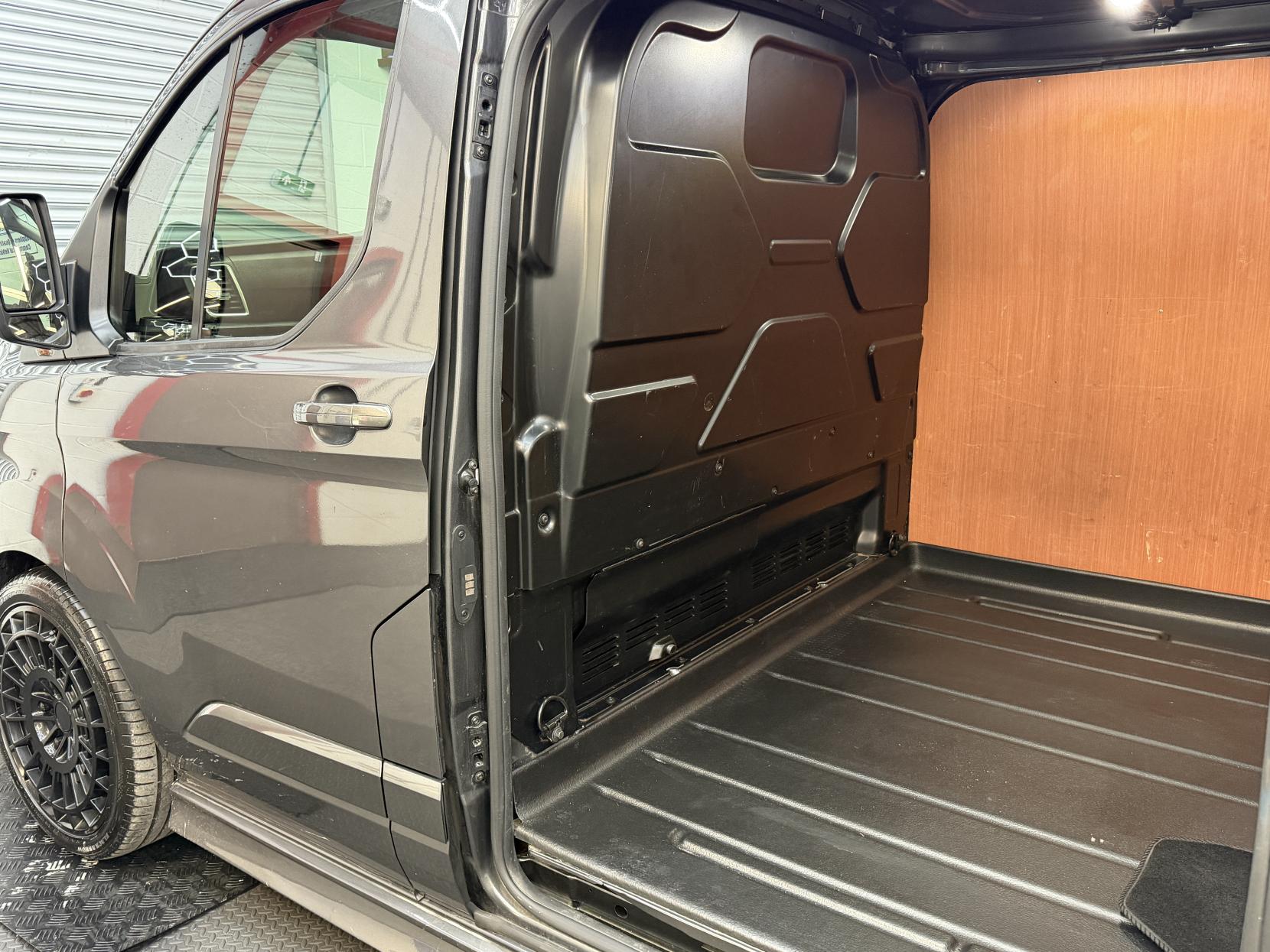 2021 Ford Transit Custom 2.0 280 EcoBlue Limited Panel Van 5dr Diesel Manual L1 H1 Euro 6 (s/s) (130 ps) - Thumbnail 21