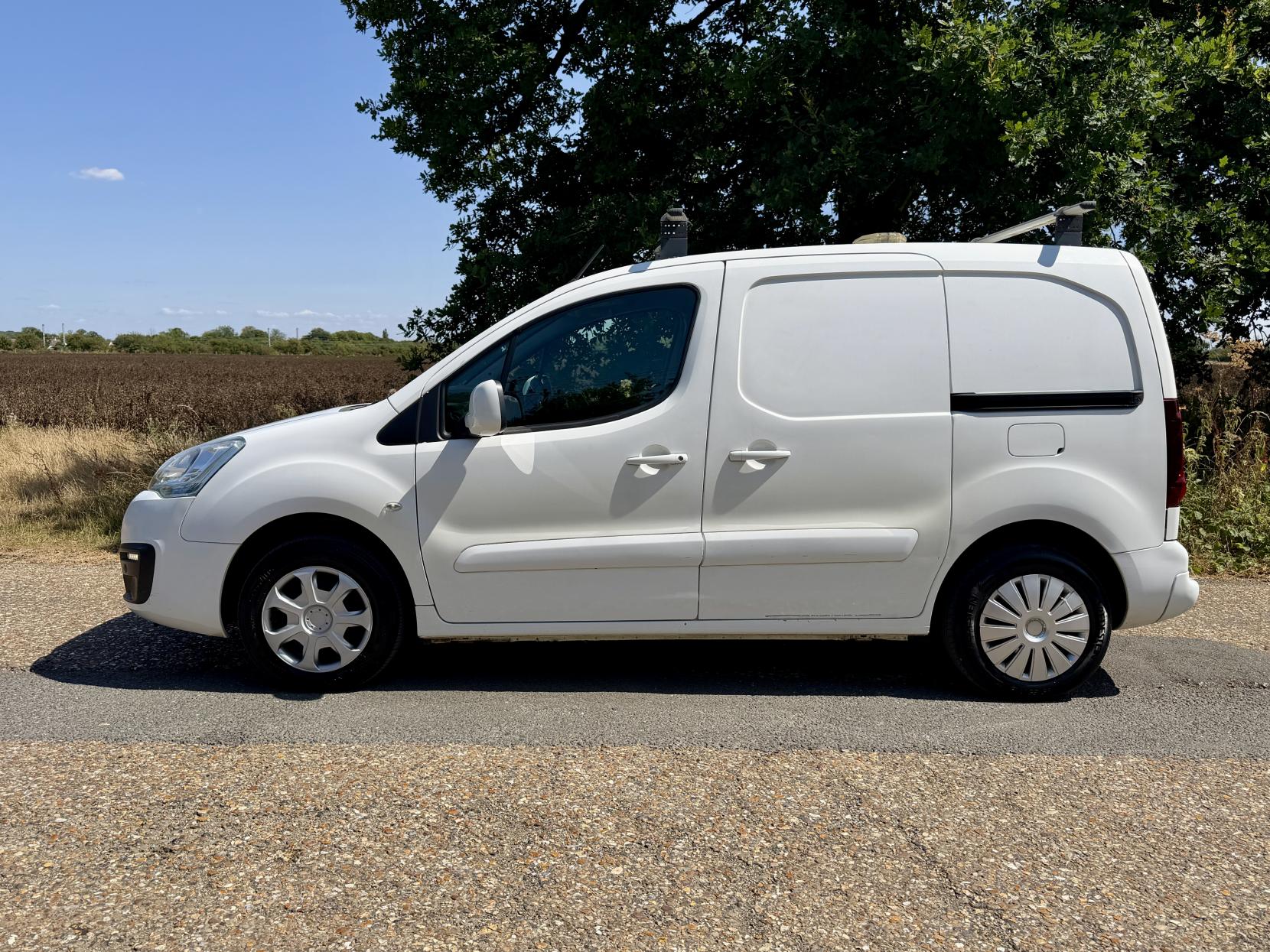2016 Peugeot Partner 1.6 HDi 625 Professional Panel Van 4dr Diesel Manual L1 (131 g/km, 75 bhp) - Thumbnail 2