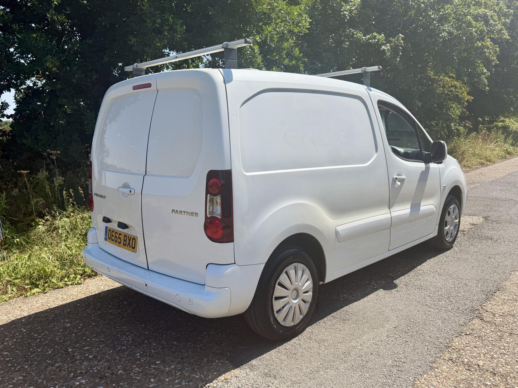 2016 Peugeot Partner 1.6 HDi 625 Professional Panel Van 4dr Diesel Manual L1 (131 g/km, 75 bhp) - Thumbnail 4