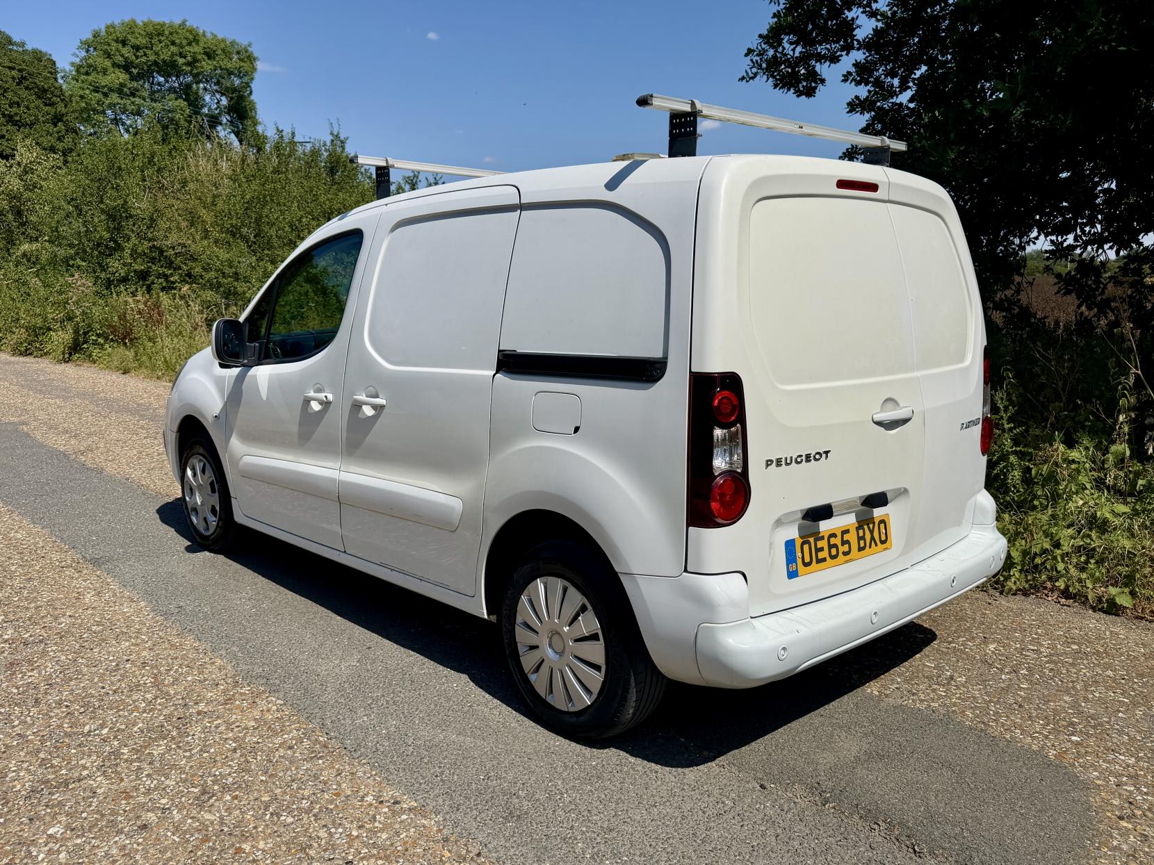 2016 Peugeot Partner 1.6 HDi 625 Professional Panel Van 4dr Diesel Manual L1 (131 g/km, 75 bhp) - Thumbnail 3