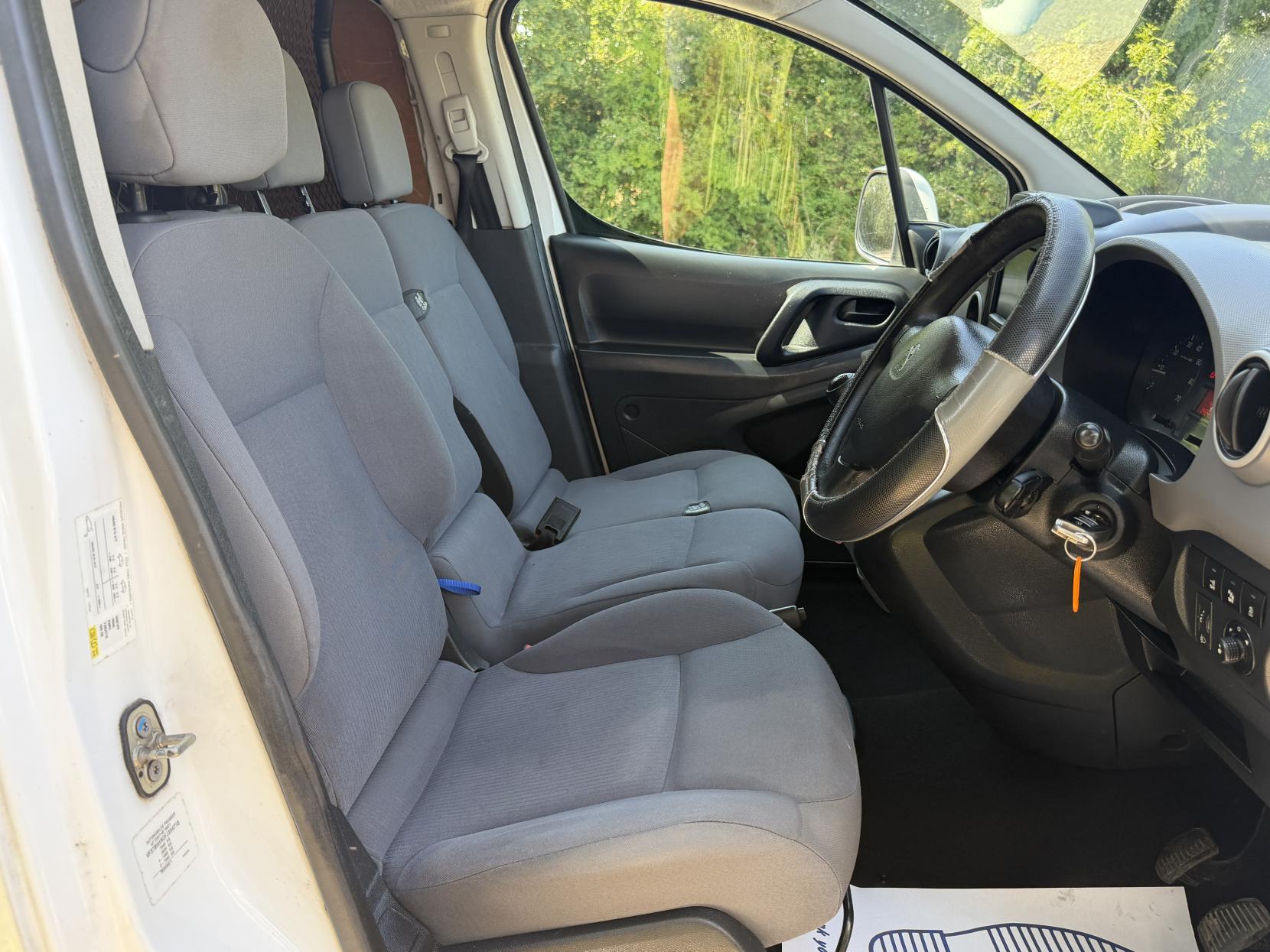 2016 Peugeot Partner 1.6 HDi 625 Professional Panel Van 4dr Diesel Manual L1 (131 g/km, 75 bhp) - Thumbnail 9
