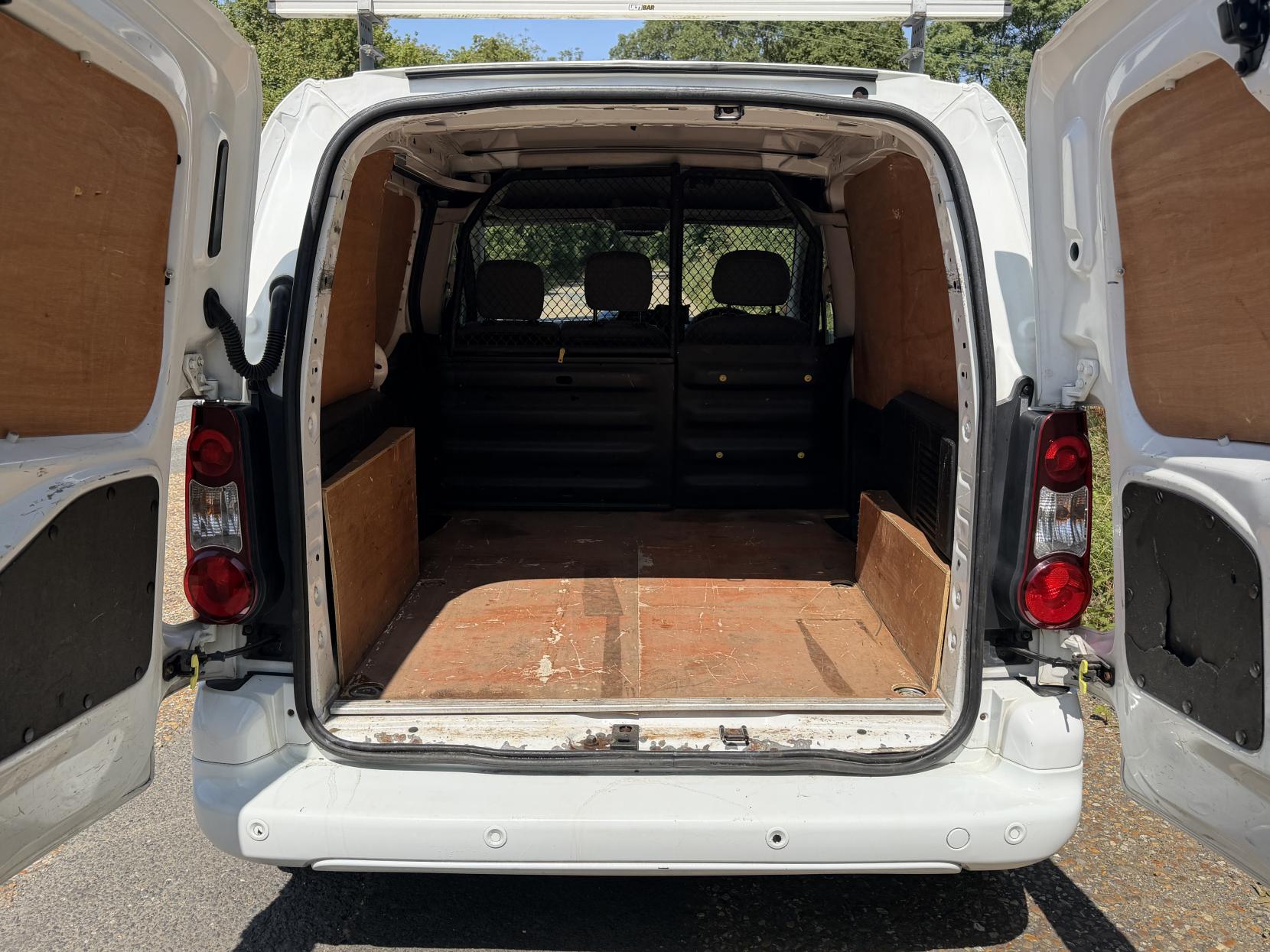 2016 Peugeot Partner 1.6 HDi 625 Professional Panel Van 4dr Diesel Manual L1 (131 g/km, 75 bhp) - Thumbnail 14