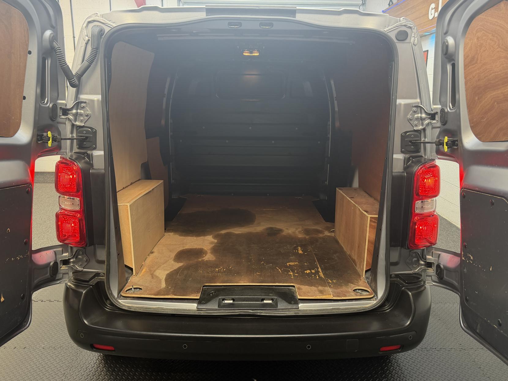 2022 Vauxhall Vivaro 1.5 Turbo D 2900 Dynamic Panel Van 6dr Diesel Manual L1 H1 Euro 6 (s/s) (100 ps) - Thumbnail 9