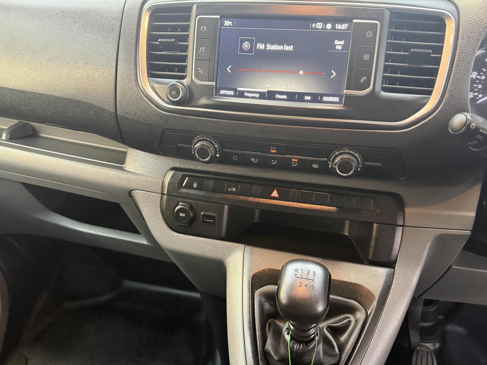 2022 Vauxhall Vivaro 1.5 Turbo D 2900 Dynamic Panel Van 6dr Diesel Manual L1 H1 Euro 6 (s/s) (100 ps) - Thumbnail 16
