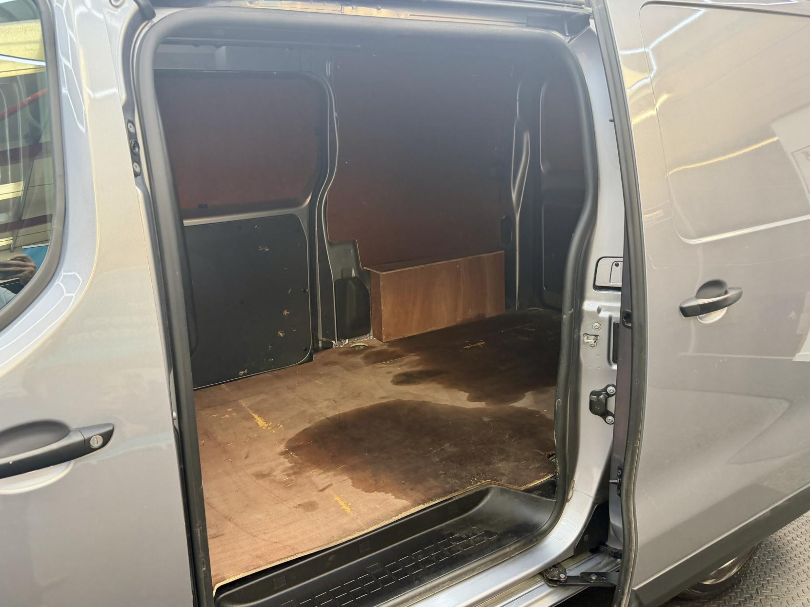 2022 Vauxhall Vivaro 1.5 Turbo D 2900 Dynamic Panel Van 6dr Diesel Manual L1 H1 Euro 6 (s/s) (100 ps) - Thumbnail 10