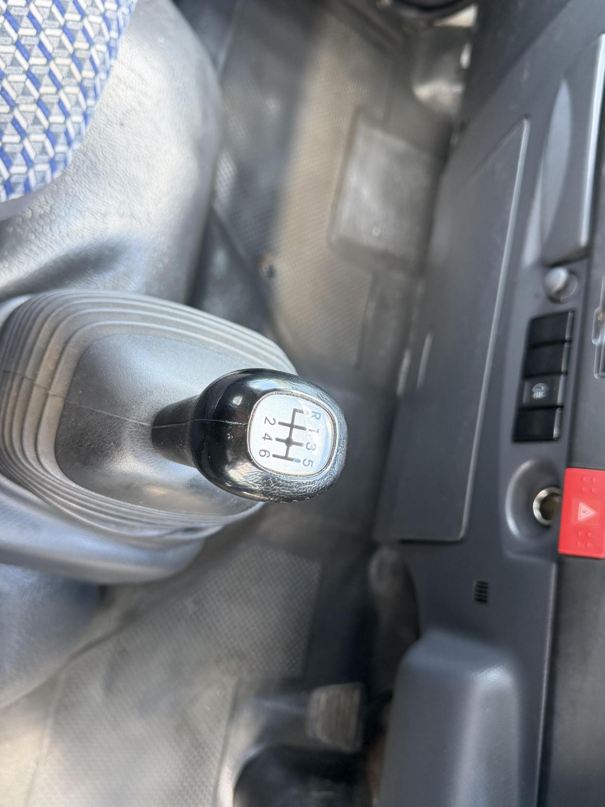 2023 Isuzu Grafter 1.9D N35 Green Dropside 2dr Diesel Manual RWD LWB Euro 6 (TRW) (125 ps) - Thumbnail 17