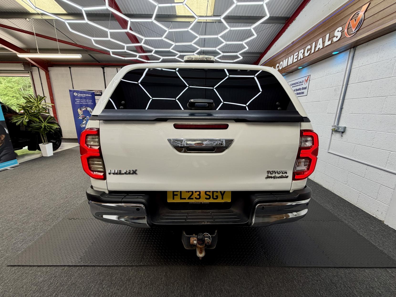 2023 Toyota Hilux 2.4 D-4D Invincible Pickup Double Cab 4dr Diesel Auto 4WD Euro 6 (s/s) (150 ps) - Thumbnail 7