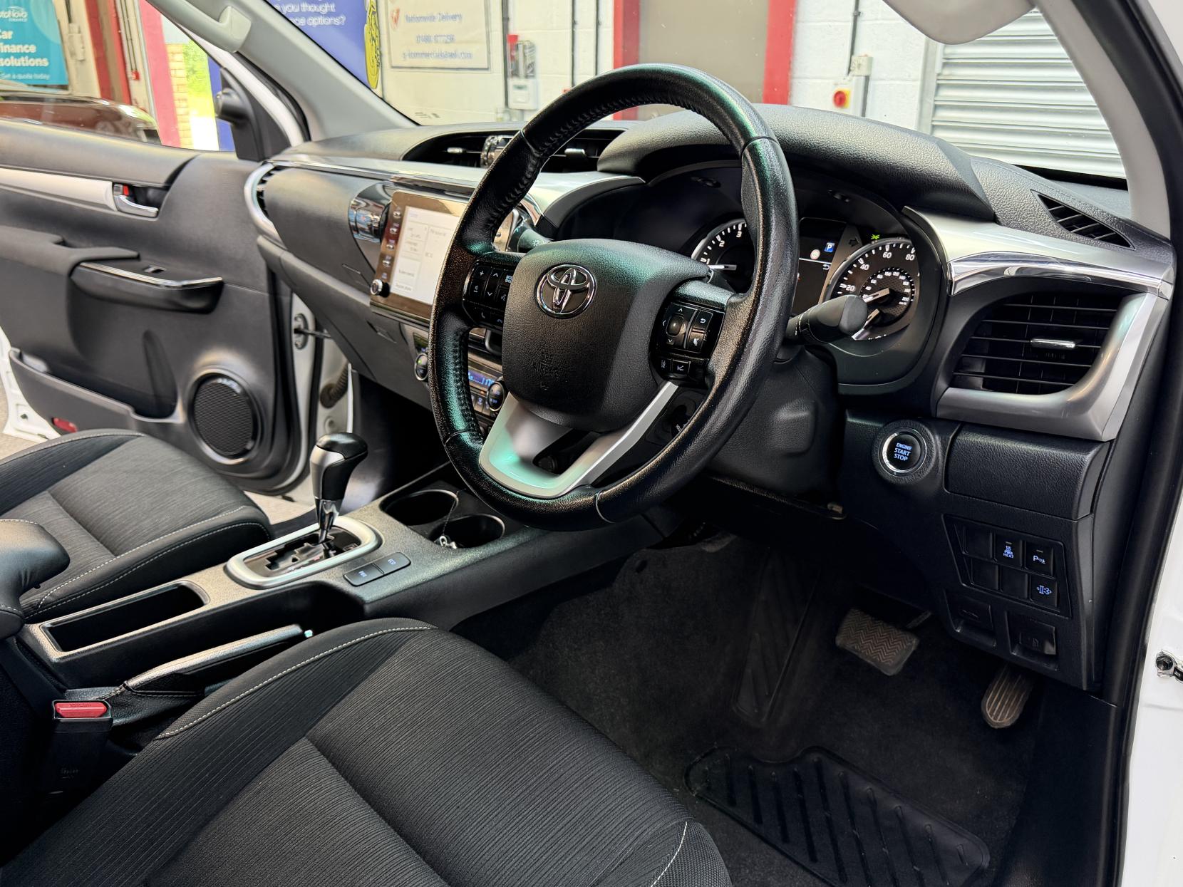 2023 Toyota Hilux 2.4 D-4D Invincible Pickup Double Cab 4dr Diesel Auto 4WD Euro 6 (s/s) (150 ps) - Thumbnail 20