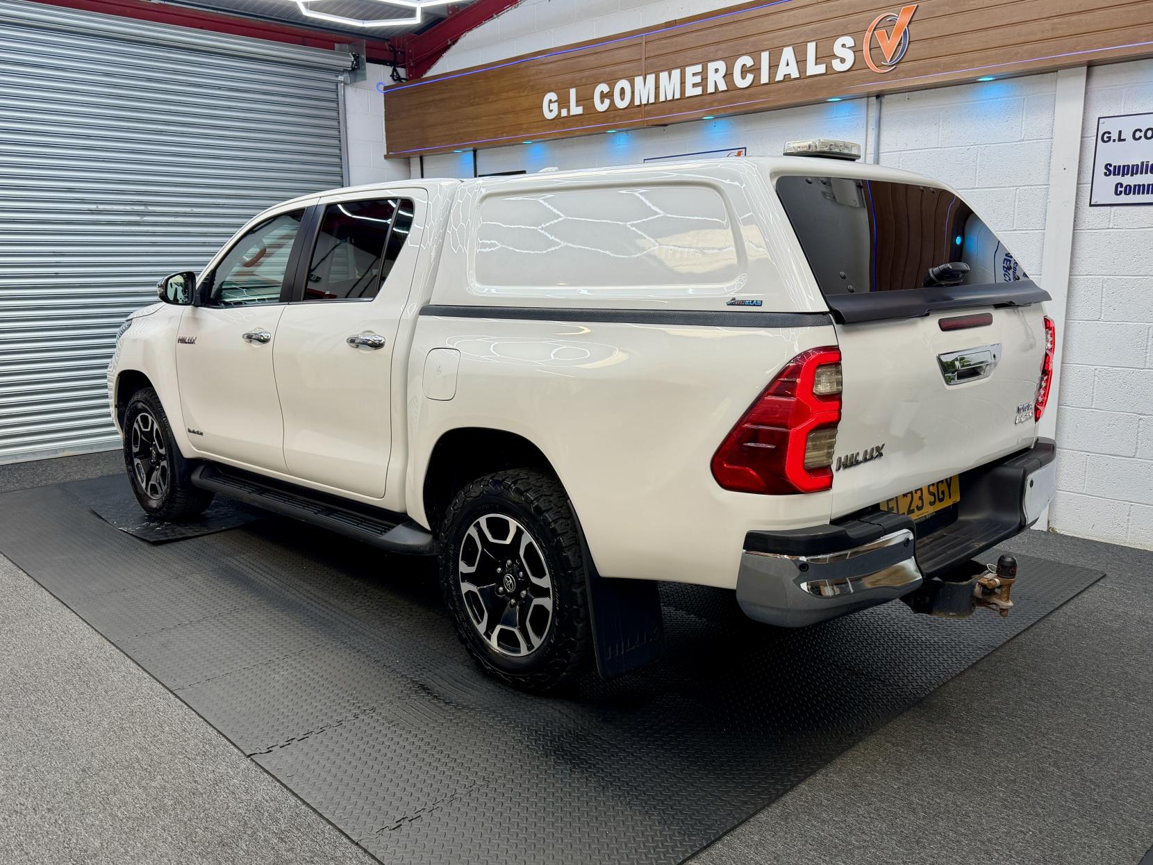 2023 Toyota Hilux 2.4 D-4D Invincible Pickup Double Cab 4dr Diesel Auto 4WD Euro 6 (s/s) (150 ps) - Thumbnail 4